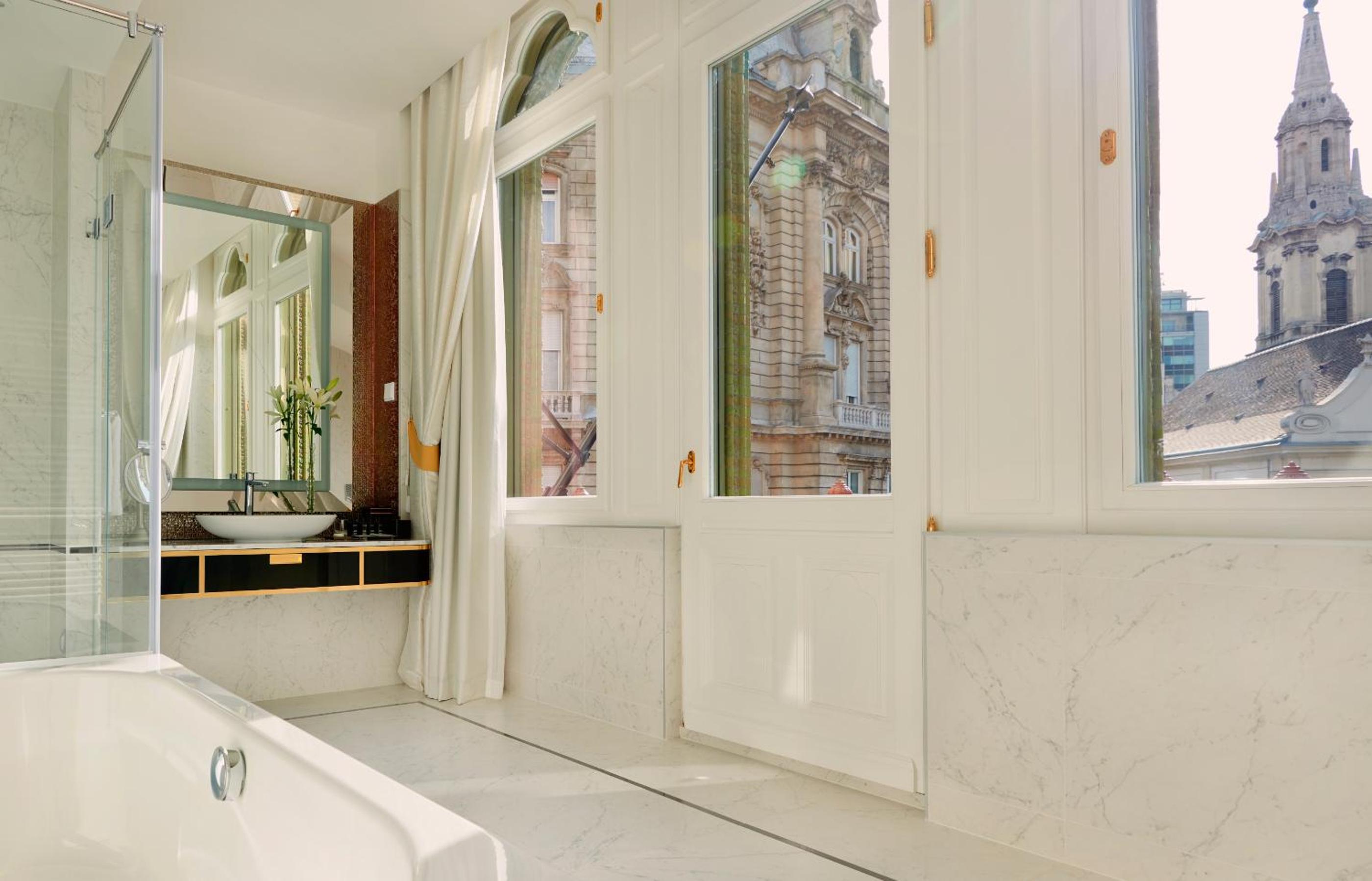 Corner Suite