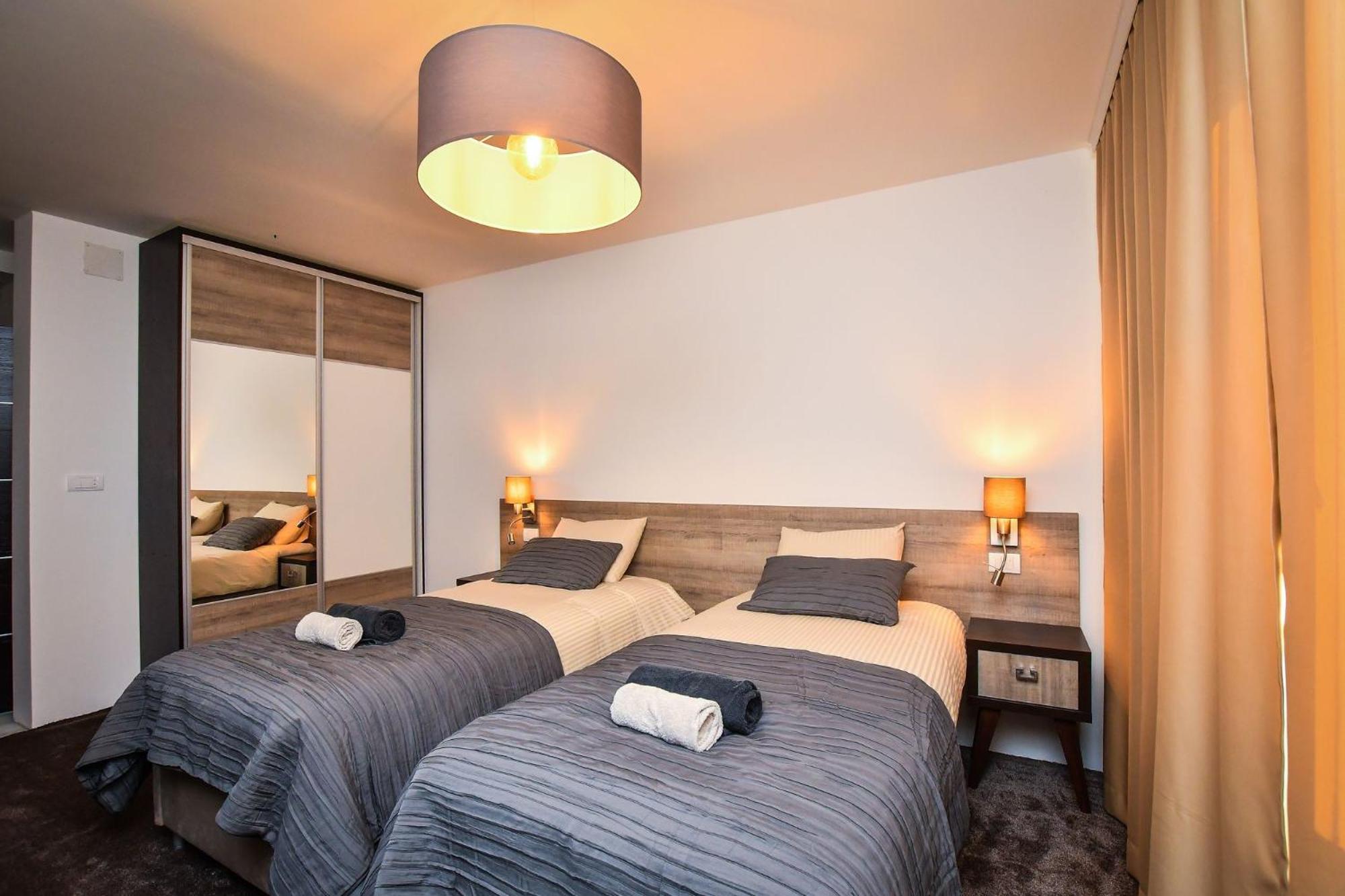 Deluxe Double or Twin Room with City View photo 3