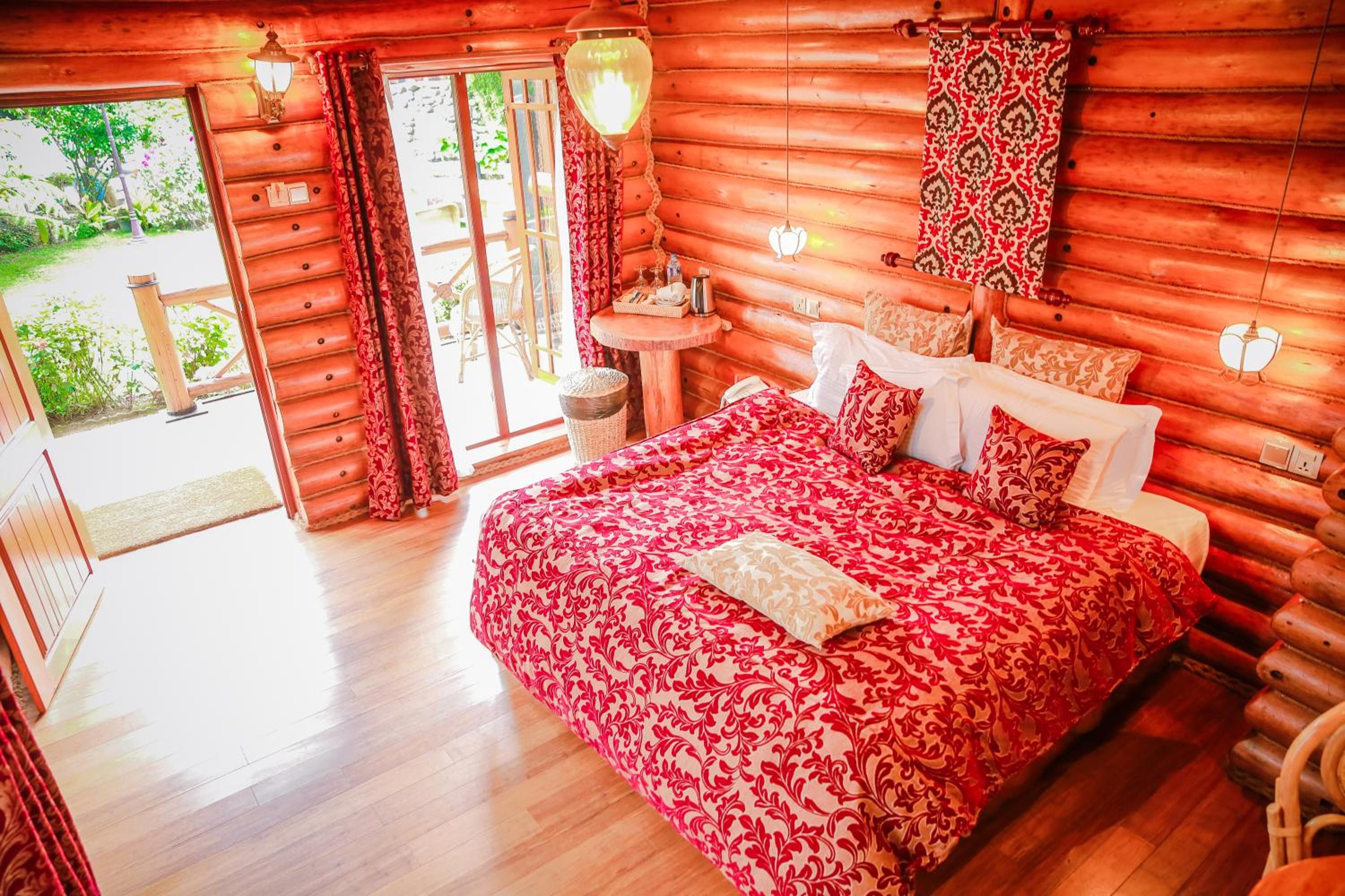 Deluxe Double Room with Bath photo 2
