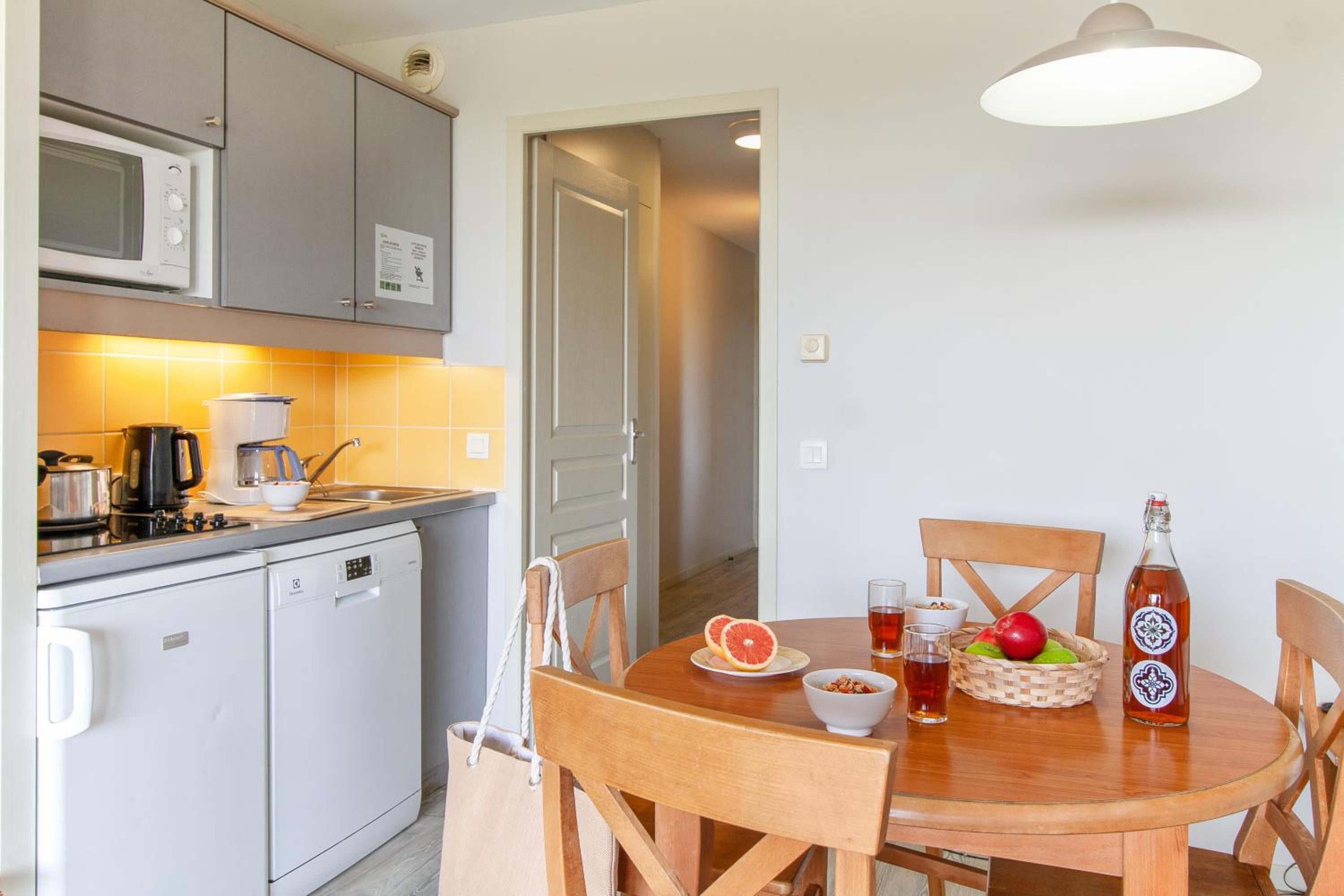 One-Bedroom Apartment with Terrace or Balcony (5 People) - Photo 3