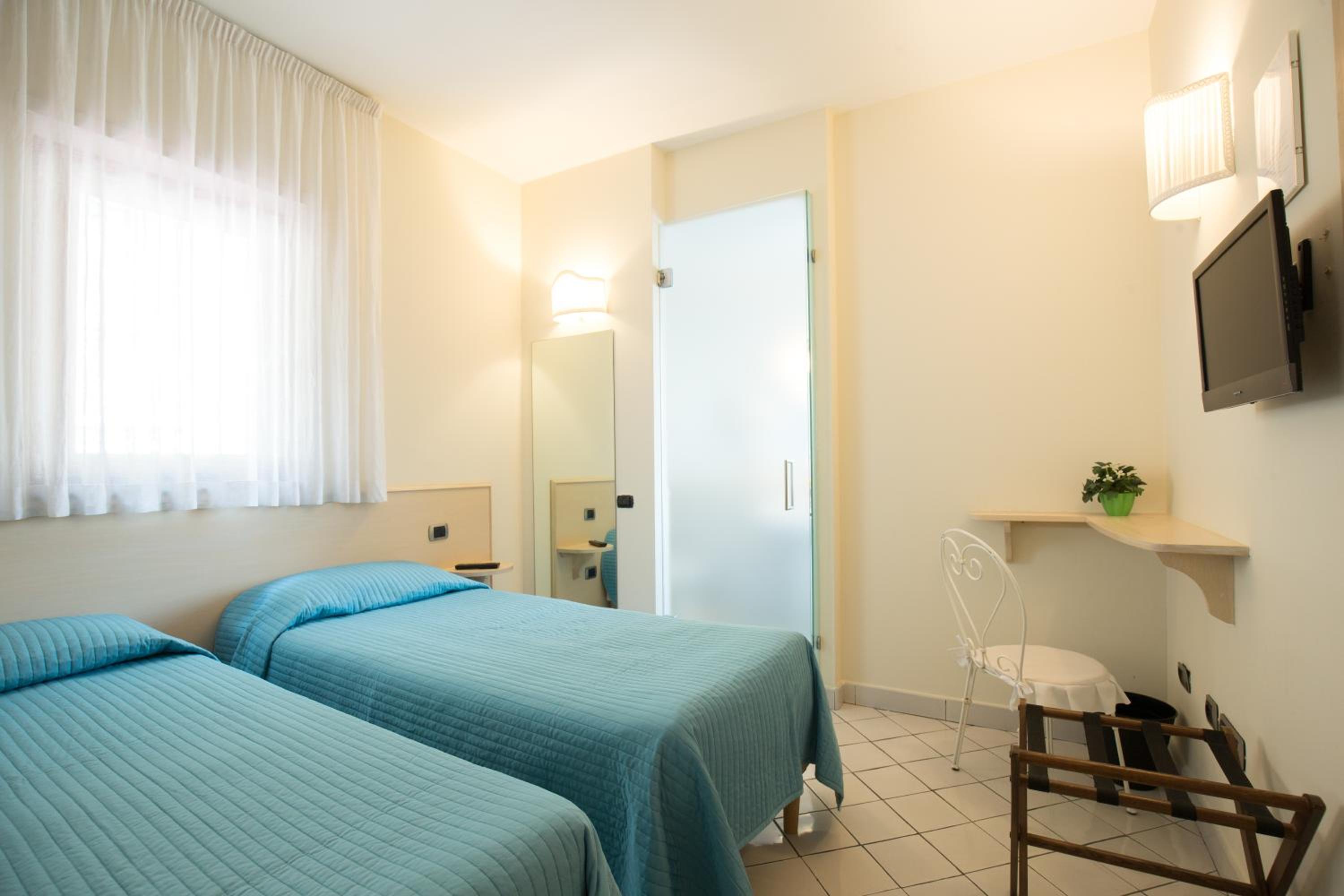 Economy Double Room - Photo 6