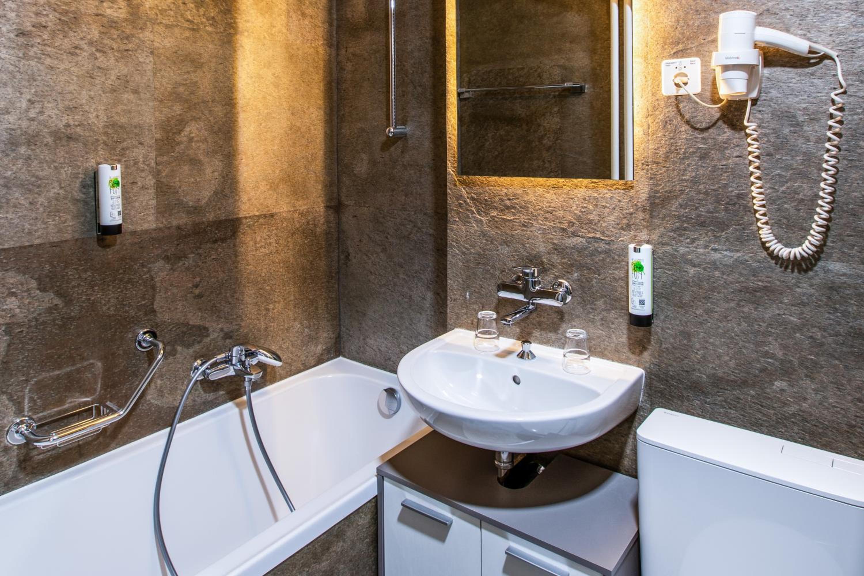 Double or Twin Room with Kitchenette - Photo 3