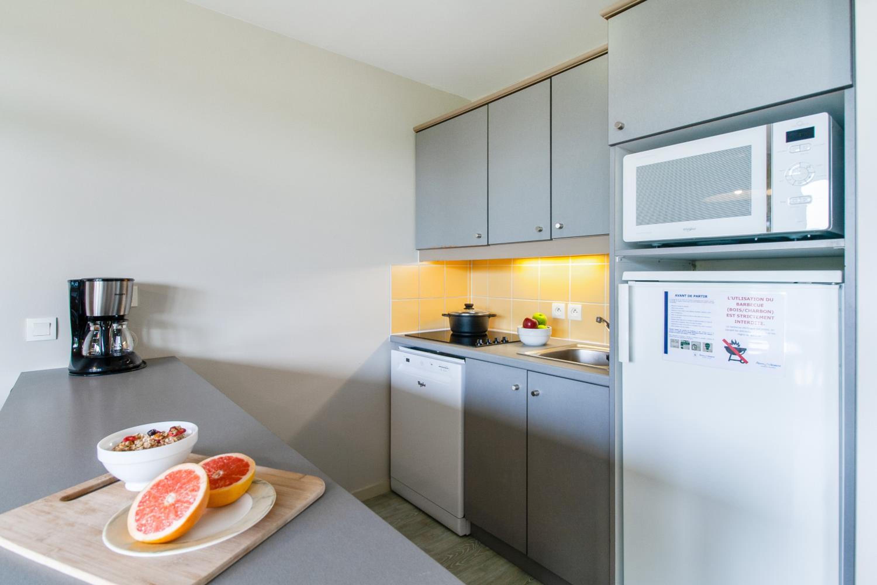 One-Bedroom Apartment with Sleeping Alcove and Terrace or Balcony (7 people) - Photo 6