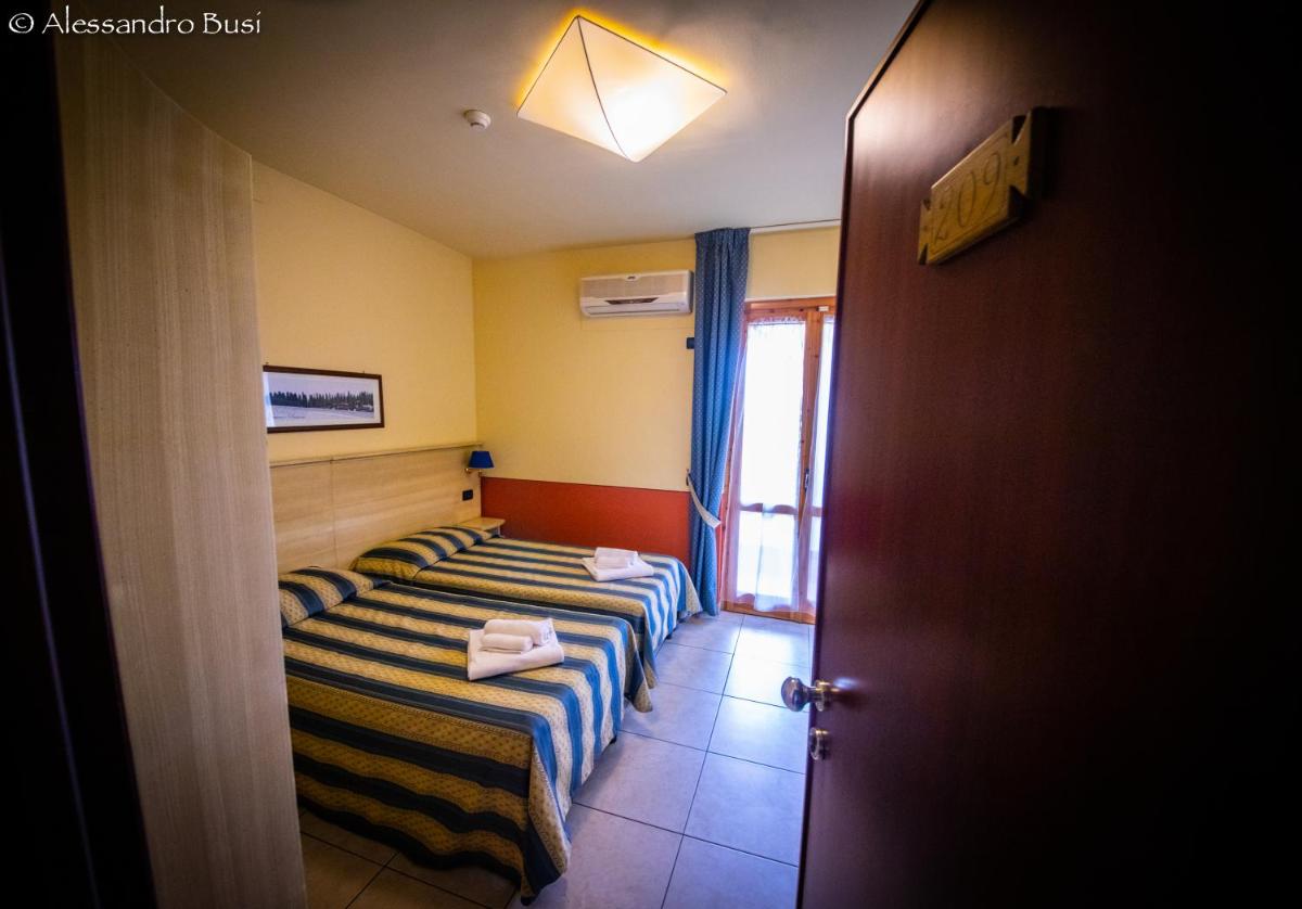 Double or Twin Room - Photo 11