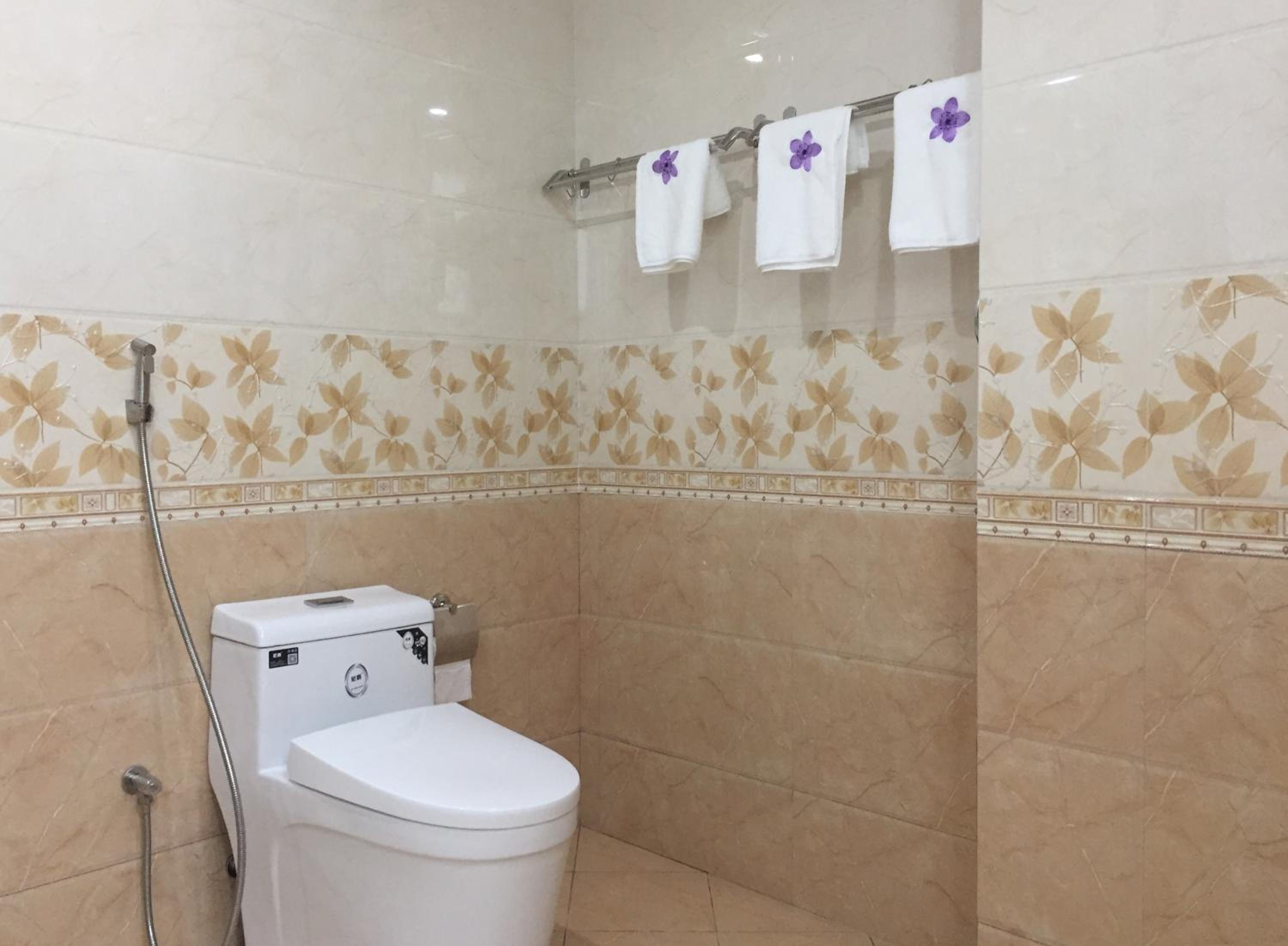 King Suite With Private Balcony & Bath Tub photo 2