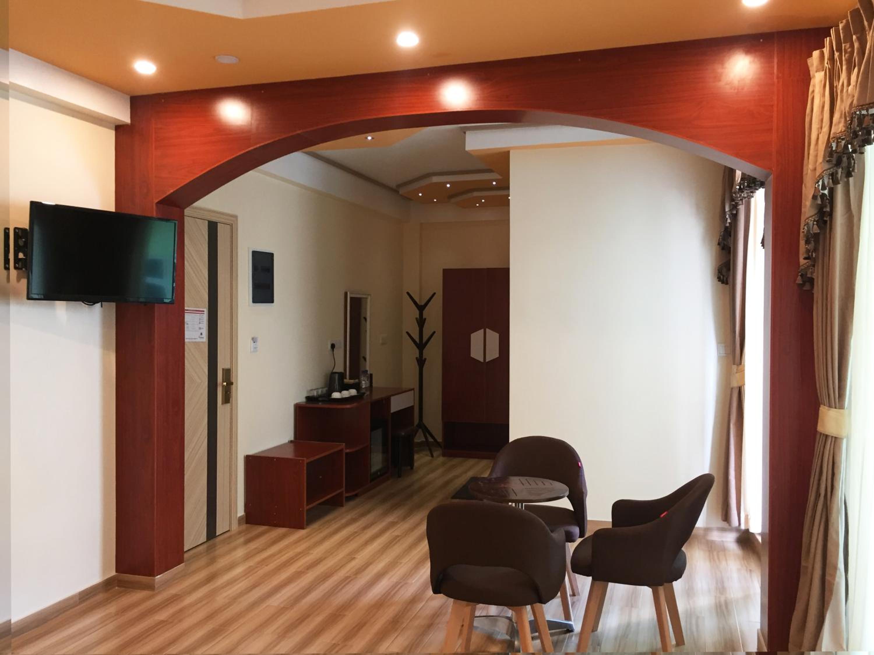 King Suite With Private Balcony & Bath Tub photo 1