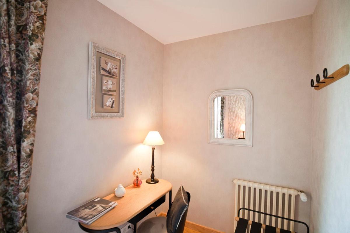 Deluxe Double Room with Balcony photo 2