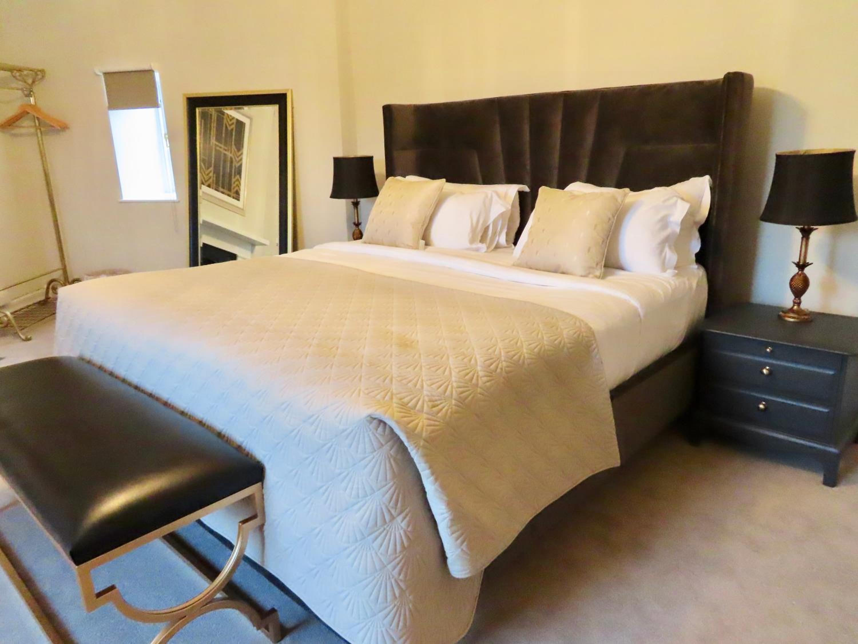 Deluxe Family Suite - Photo 1