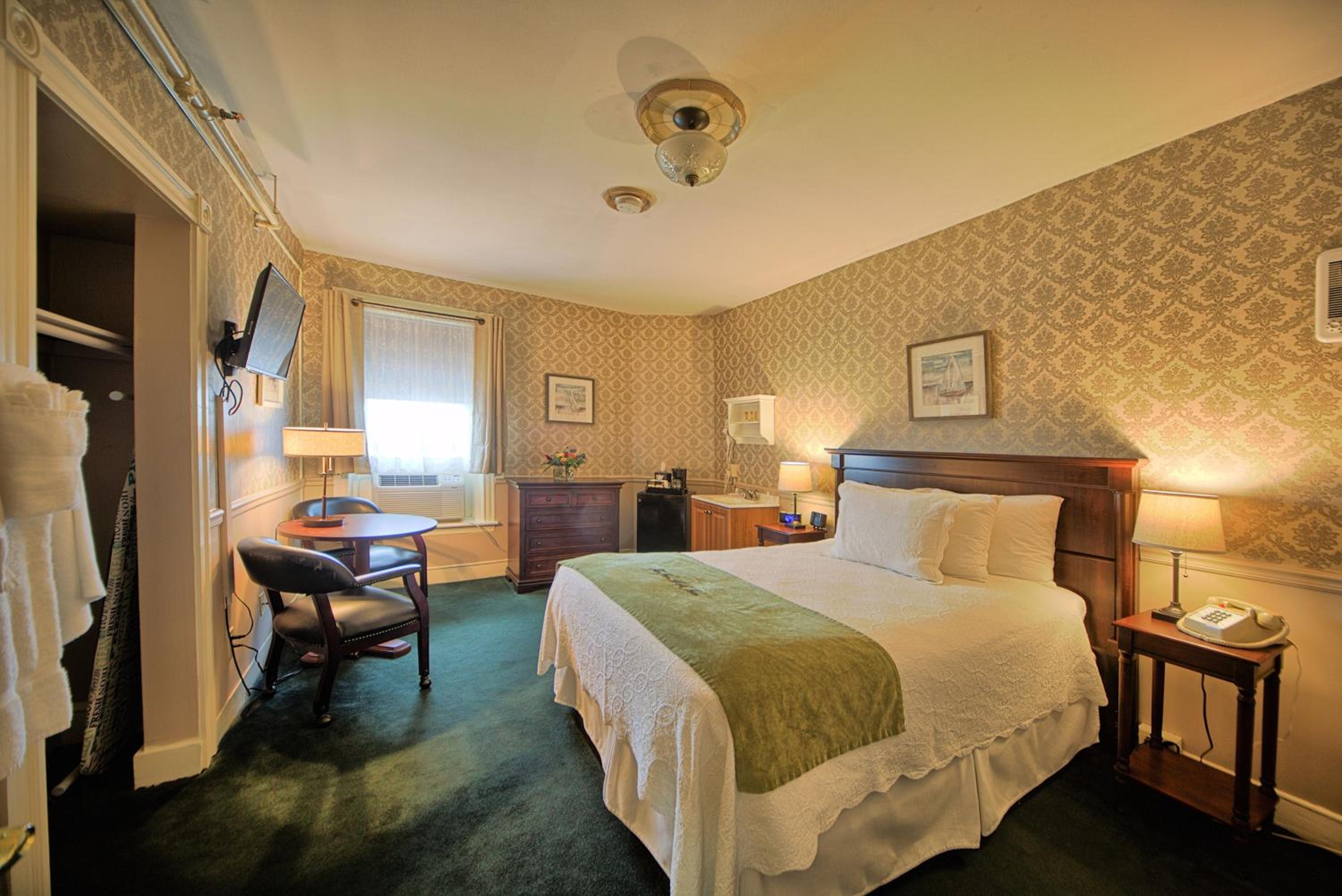 Double Room with Shared Bathroom