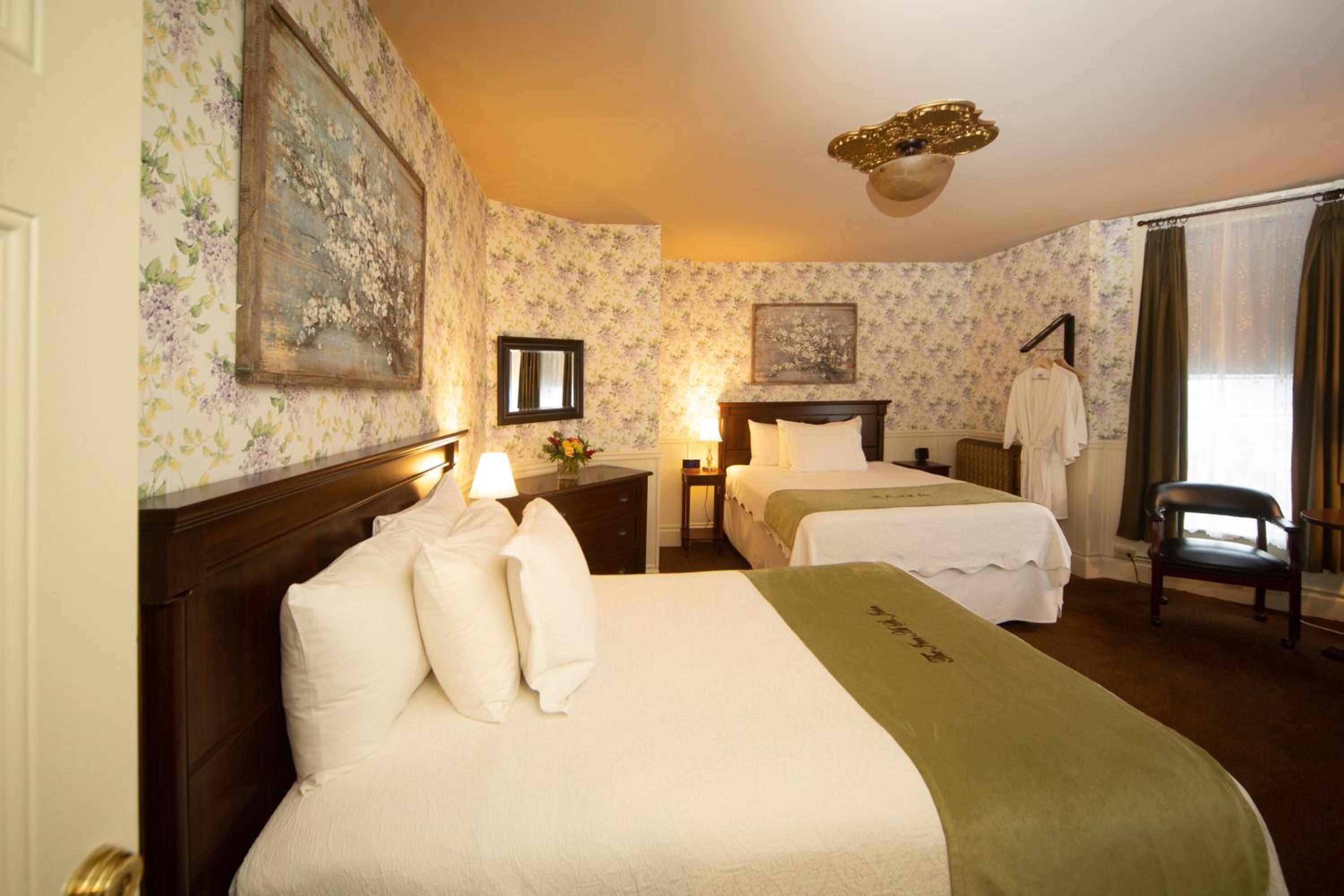 Double Room with Two Double Beds with Private Bathroom