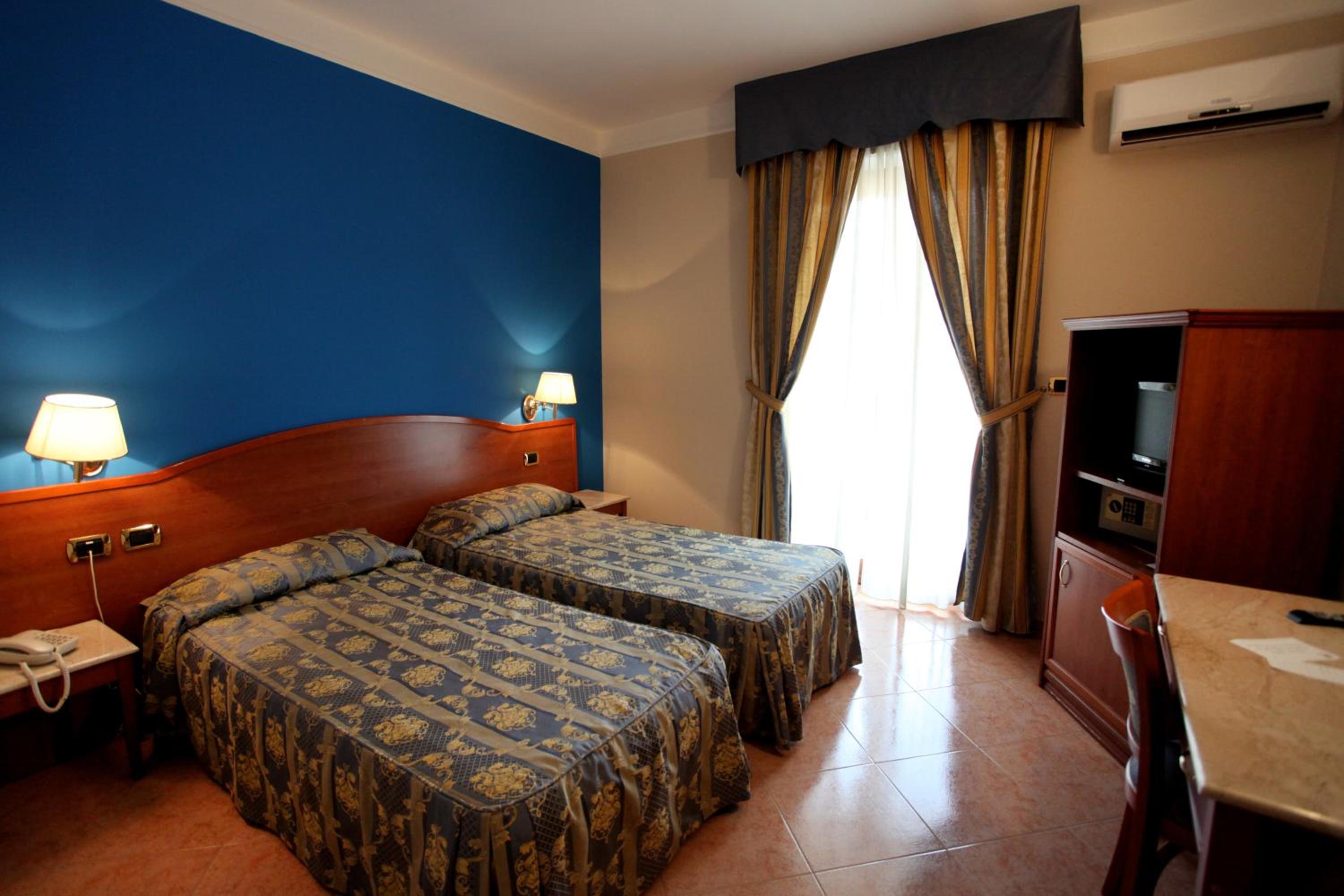 Twin Room - Photo 1