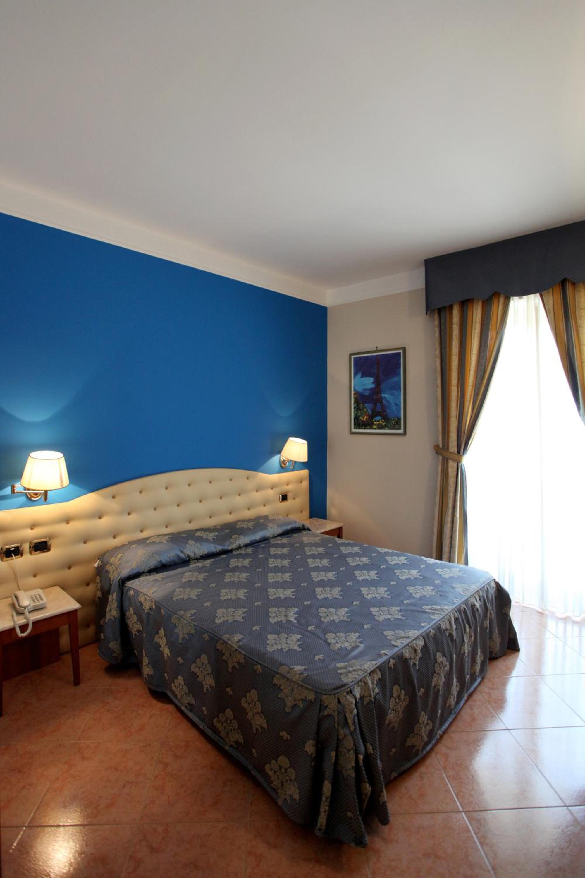 Double Room - Photo 3