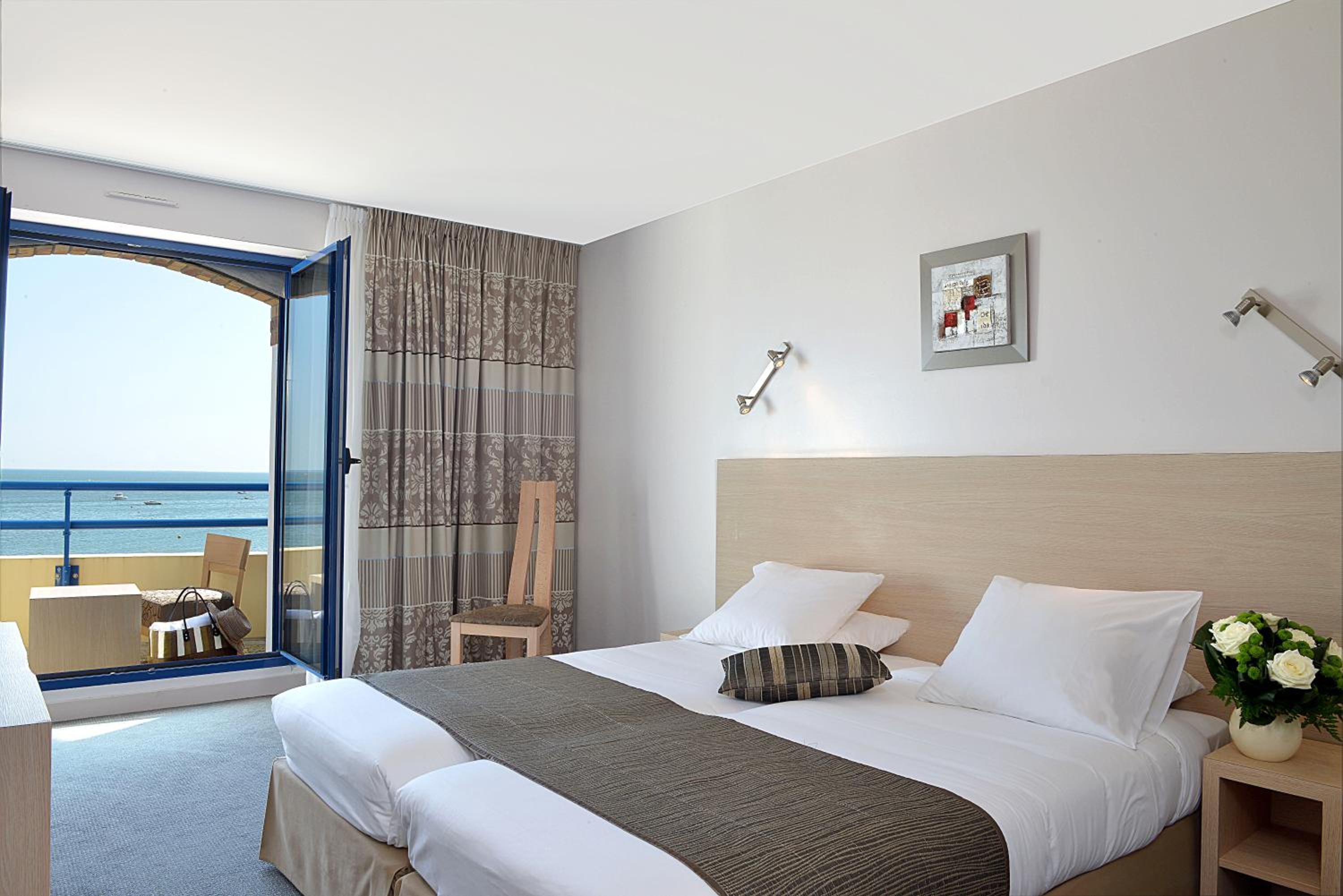 Classic Double Room with Sea View photo 2