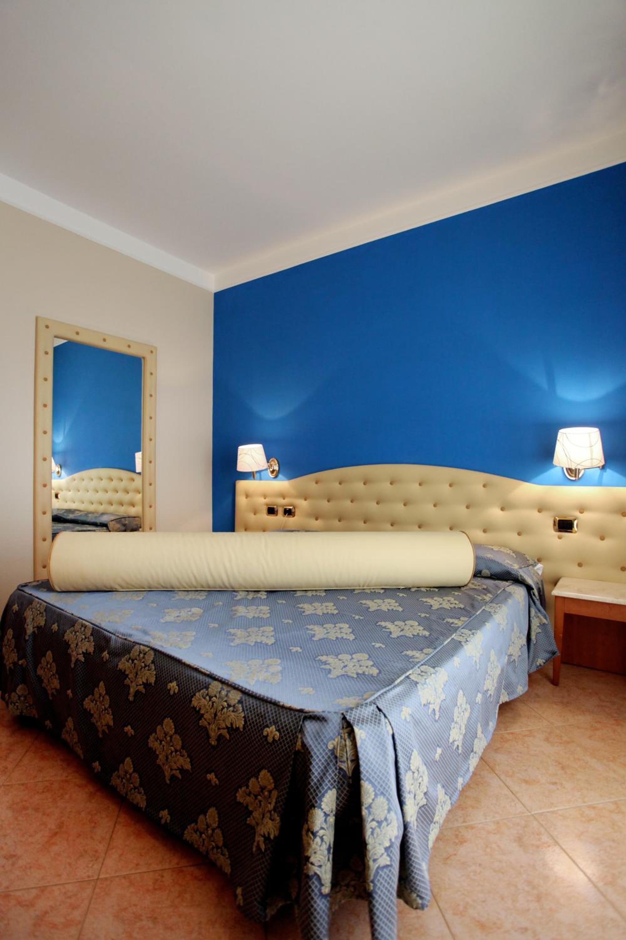 Double Room - Photo 6