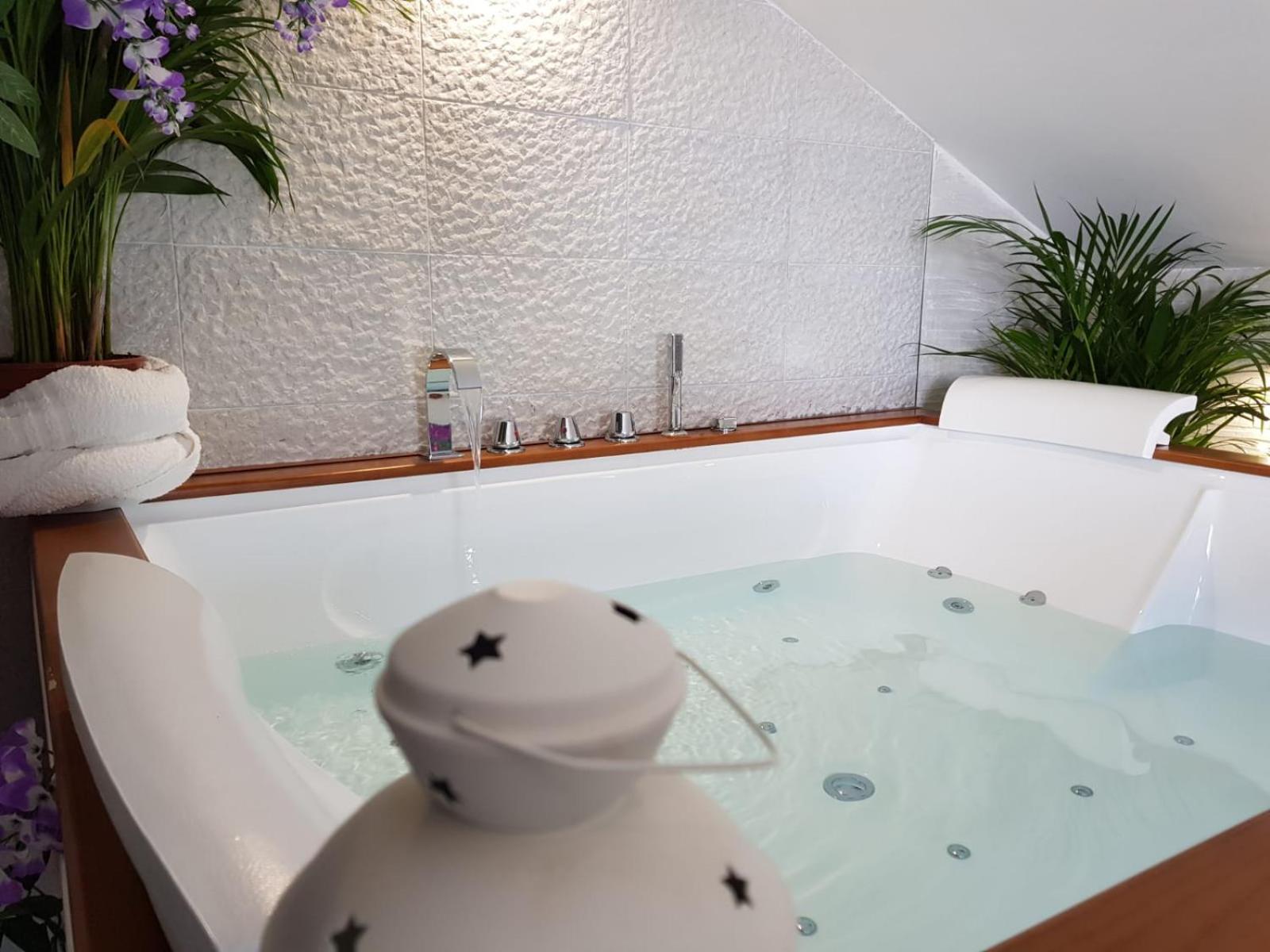 King Room with Spa Bath - Photo 24