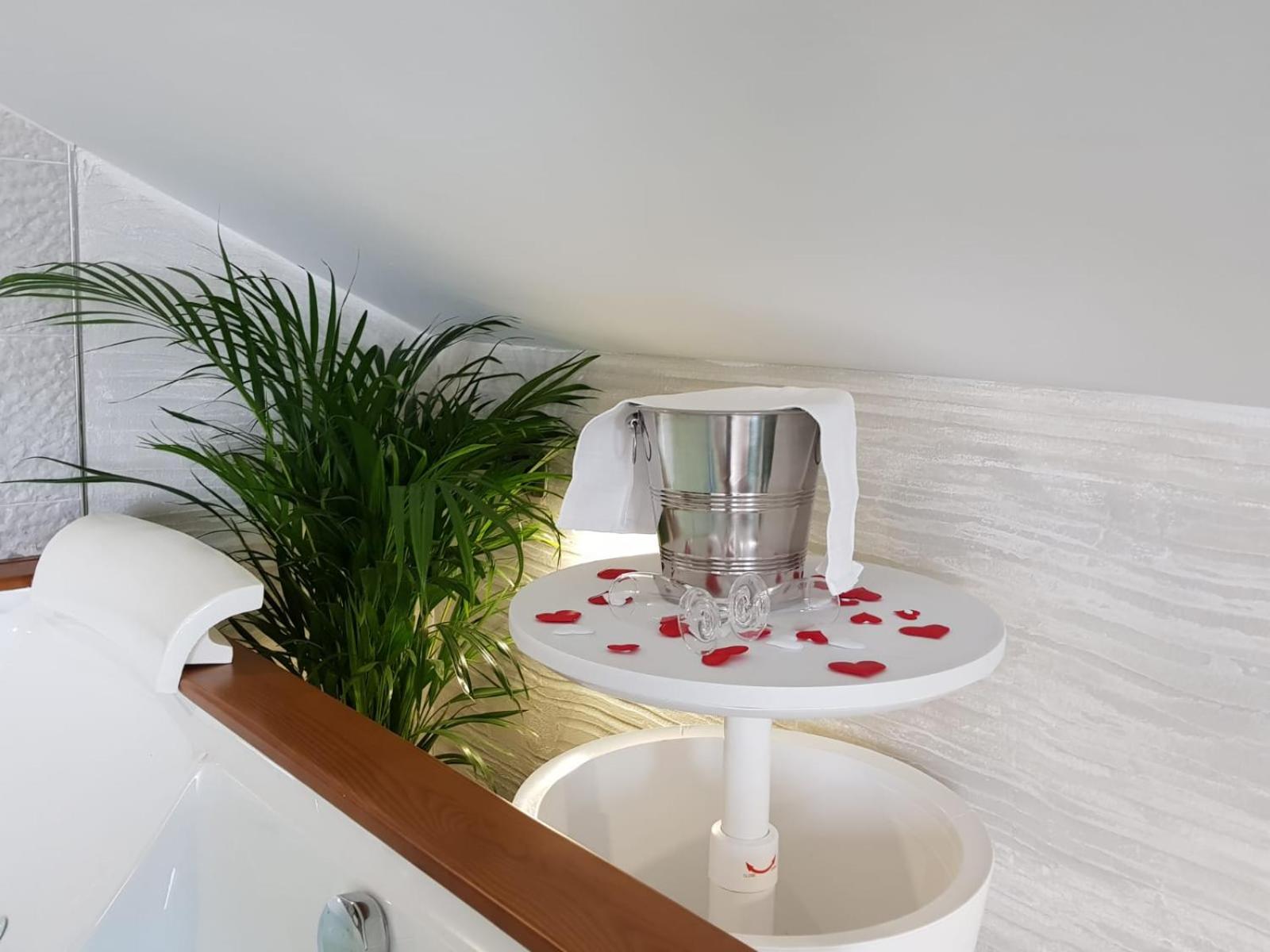 King Room with Spa Bath - Photo 23