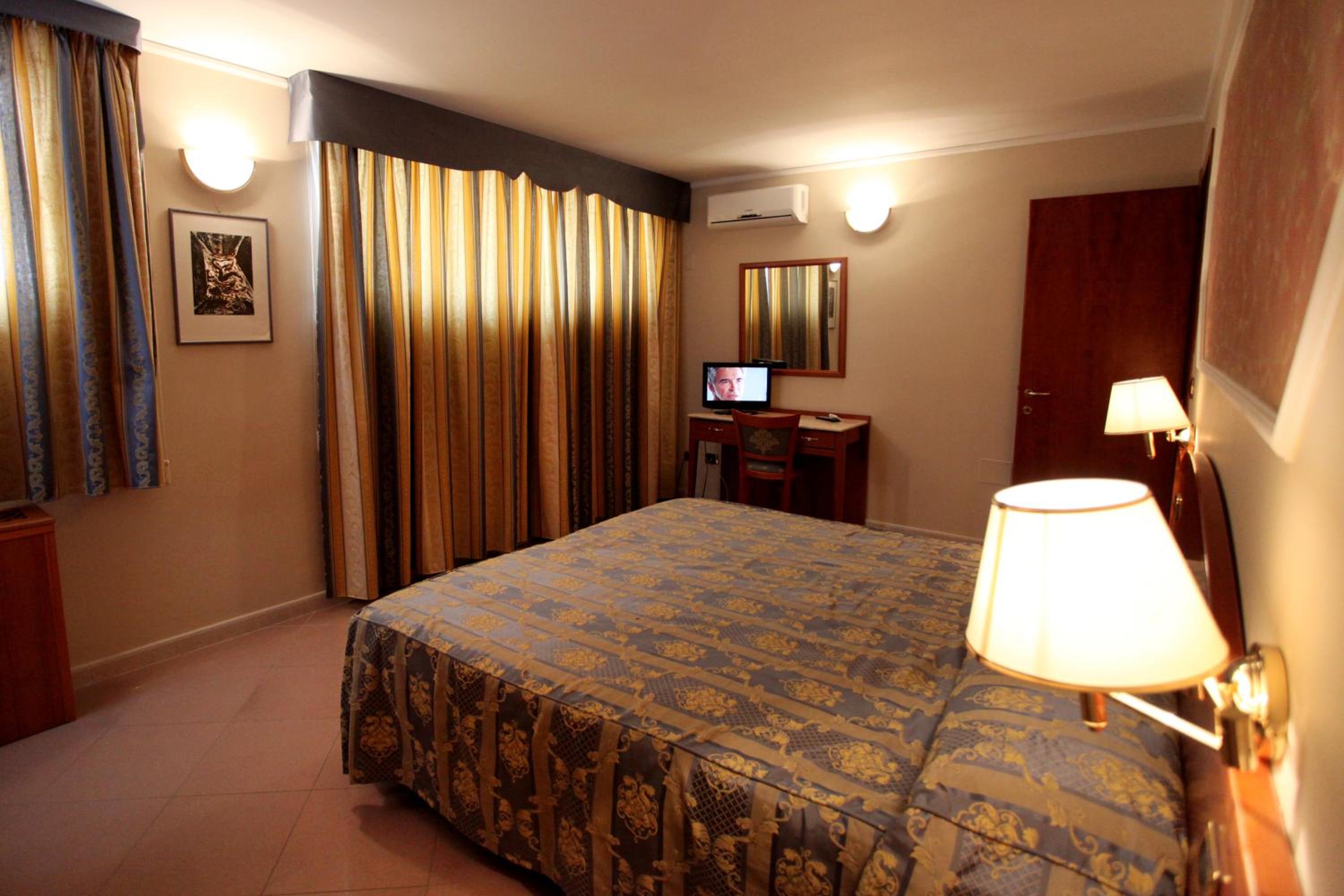 Quadruple Room - Photo 2