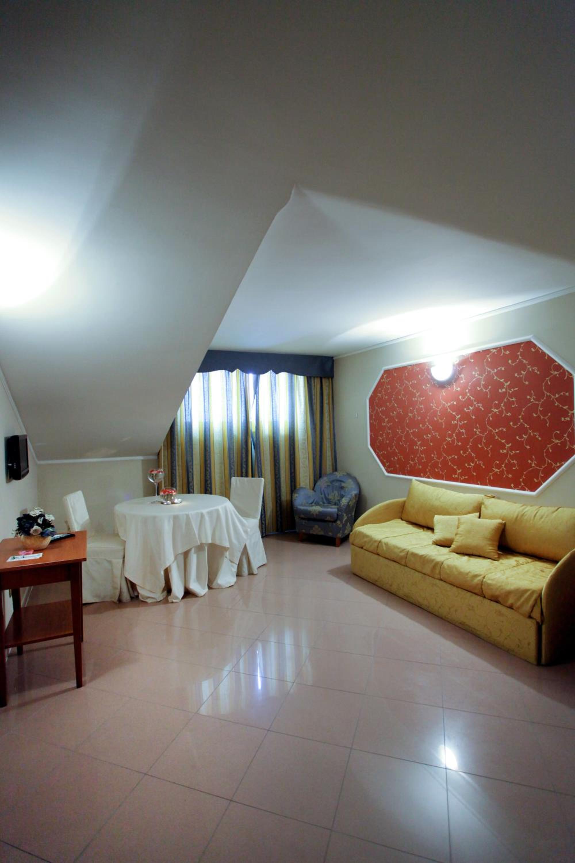 Triple Room - Photo 5