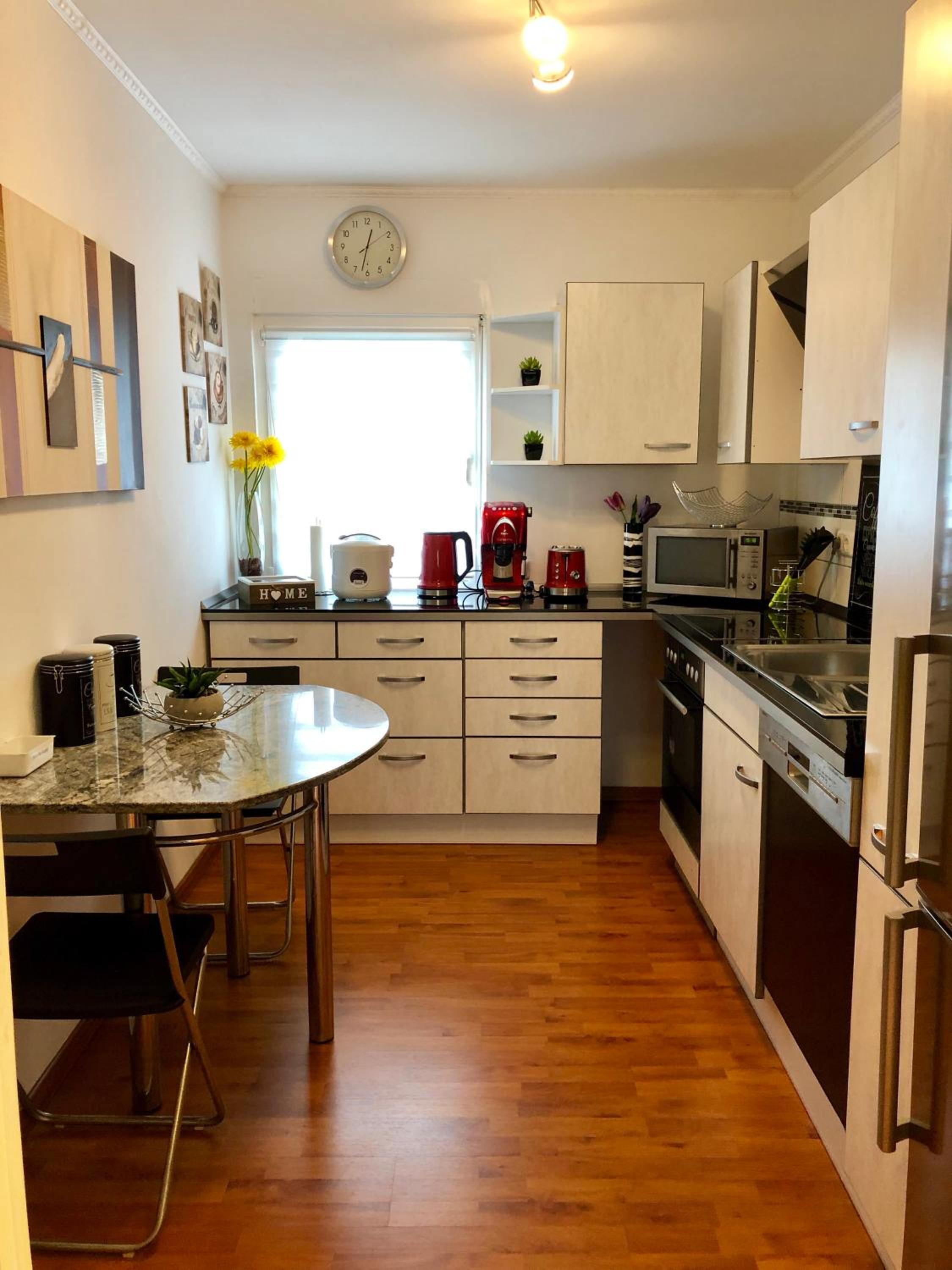 Apartment photo 2