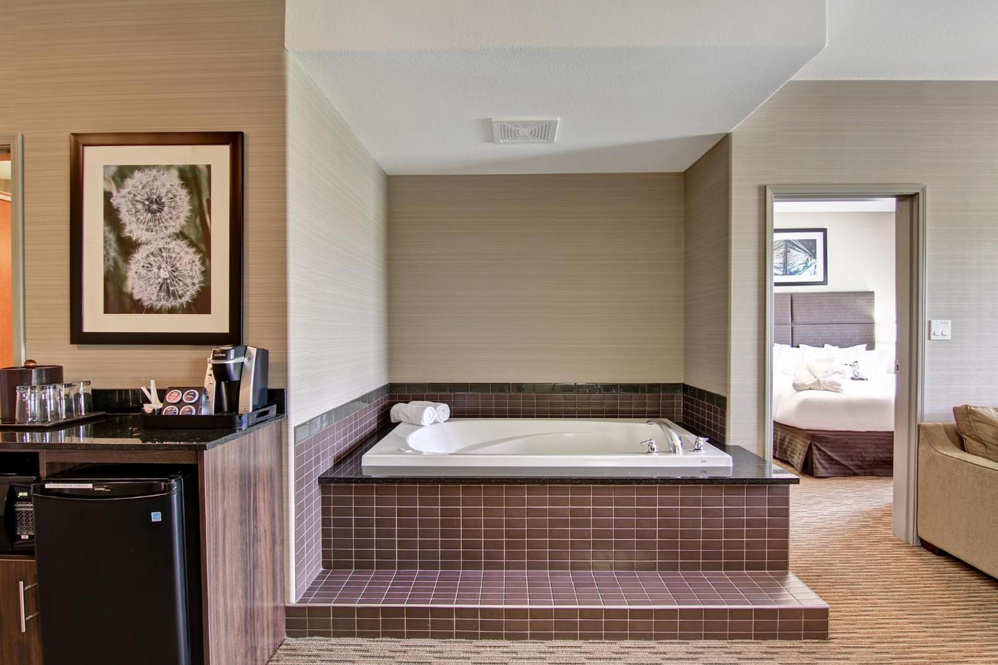 Honeymoon Suite photo 3
