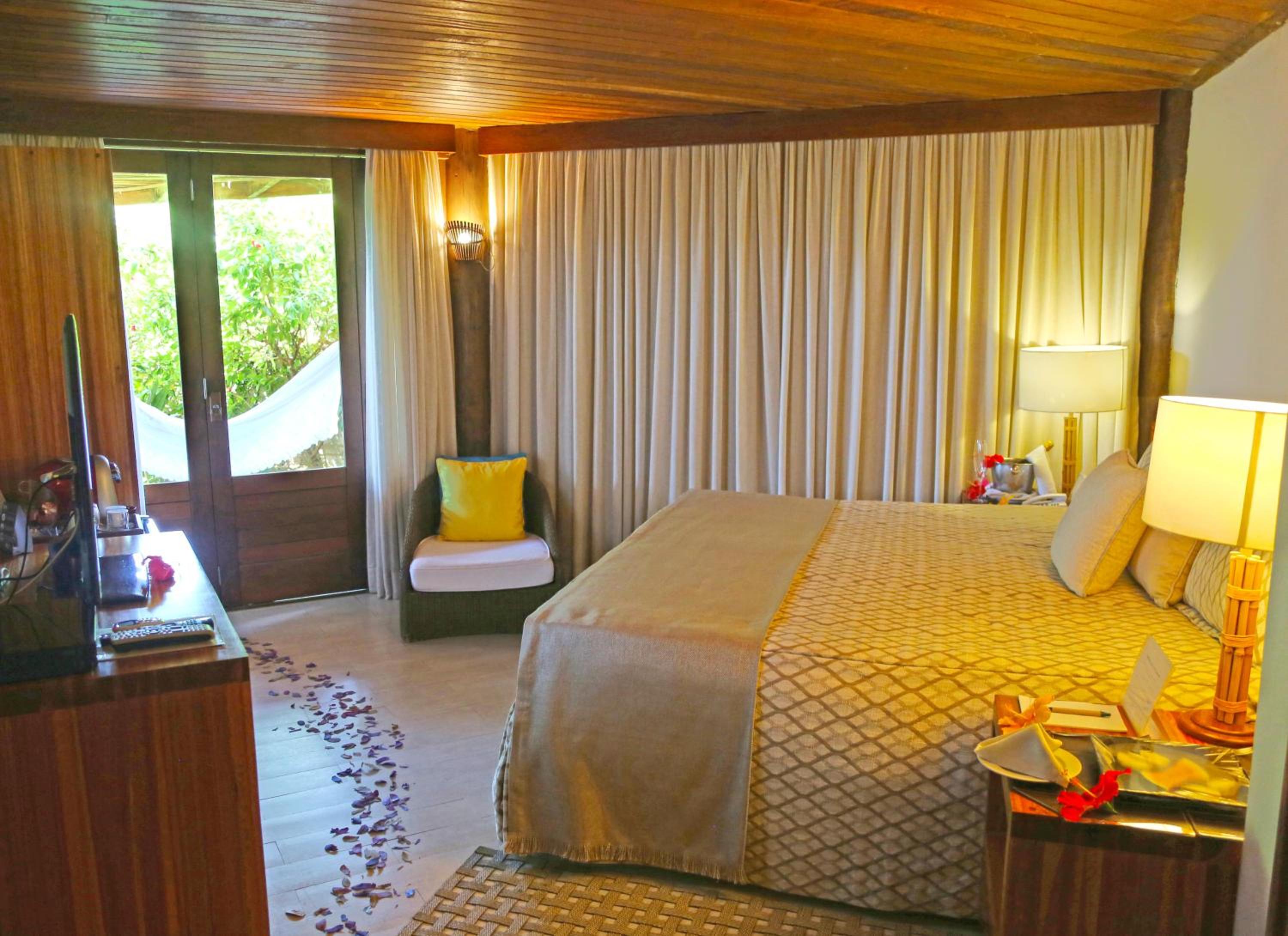 Deluxe King Suite photo 3