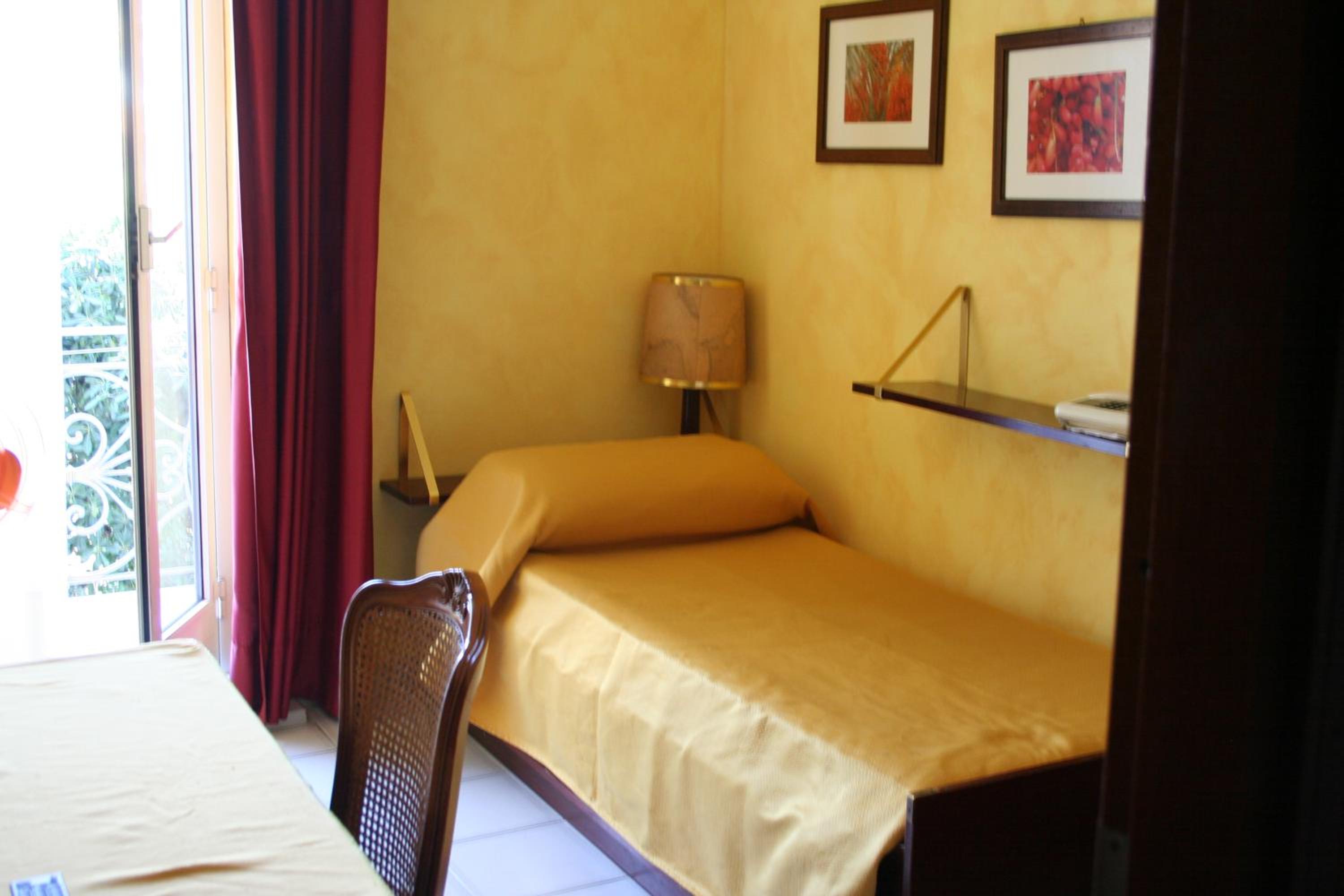 Single Room photo 3