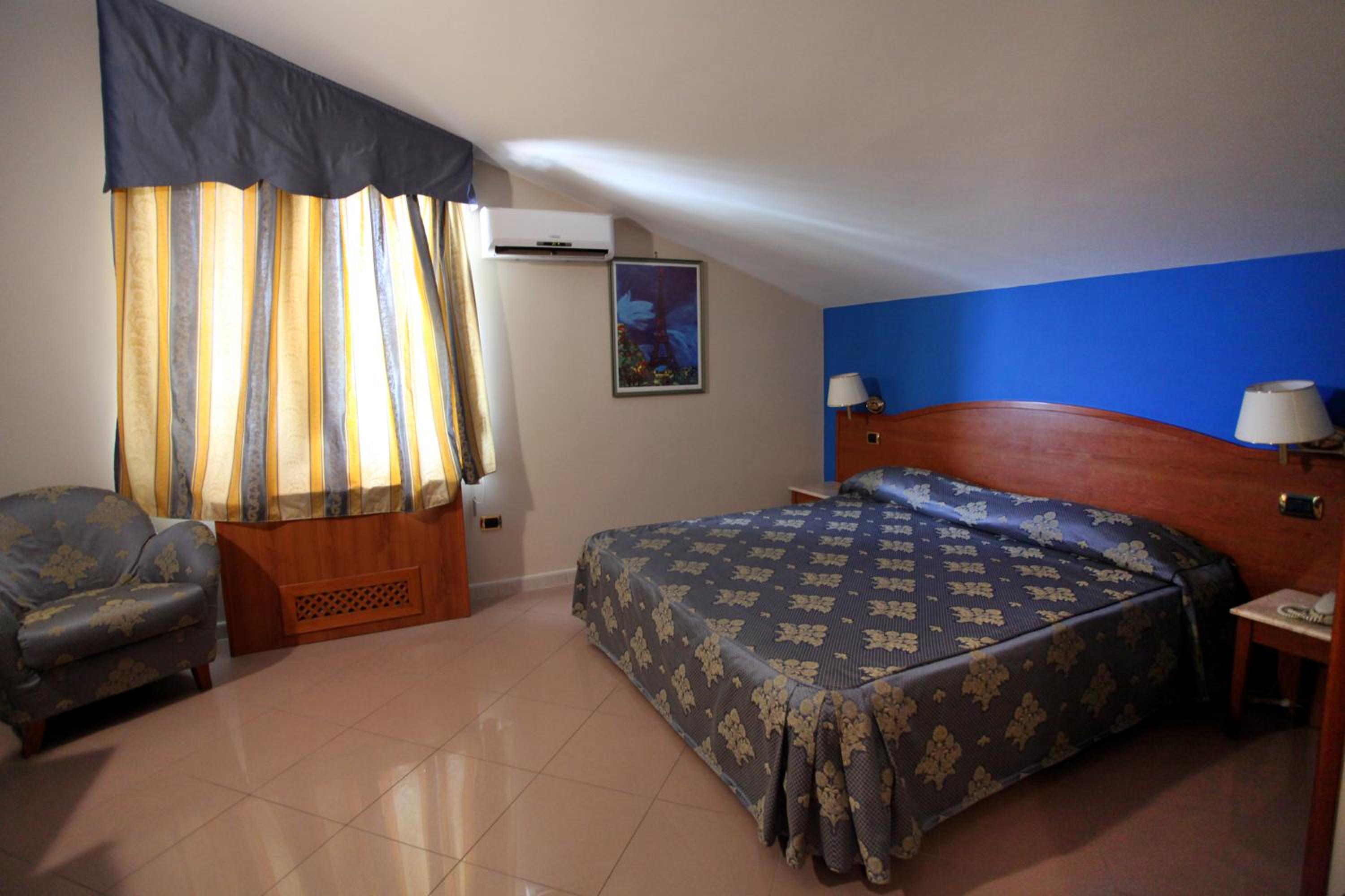 Triple Room - Photo 2