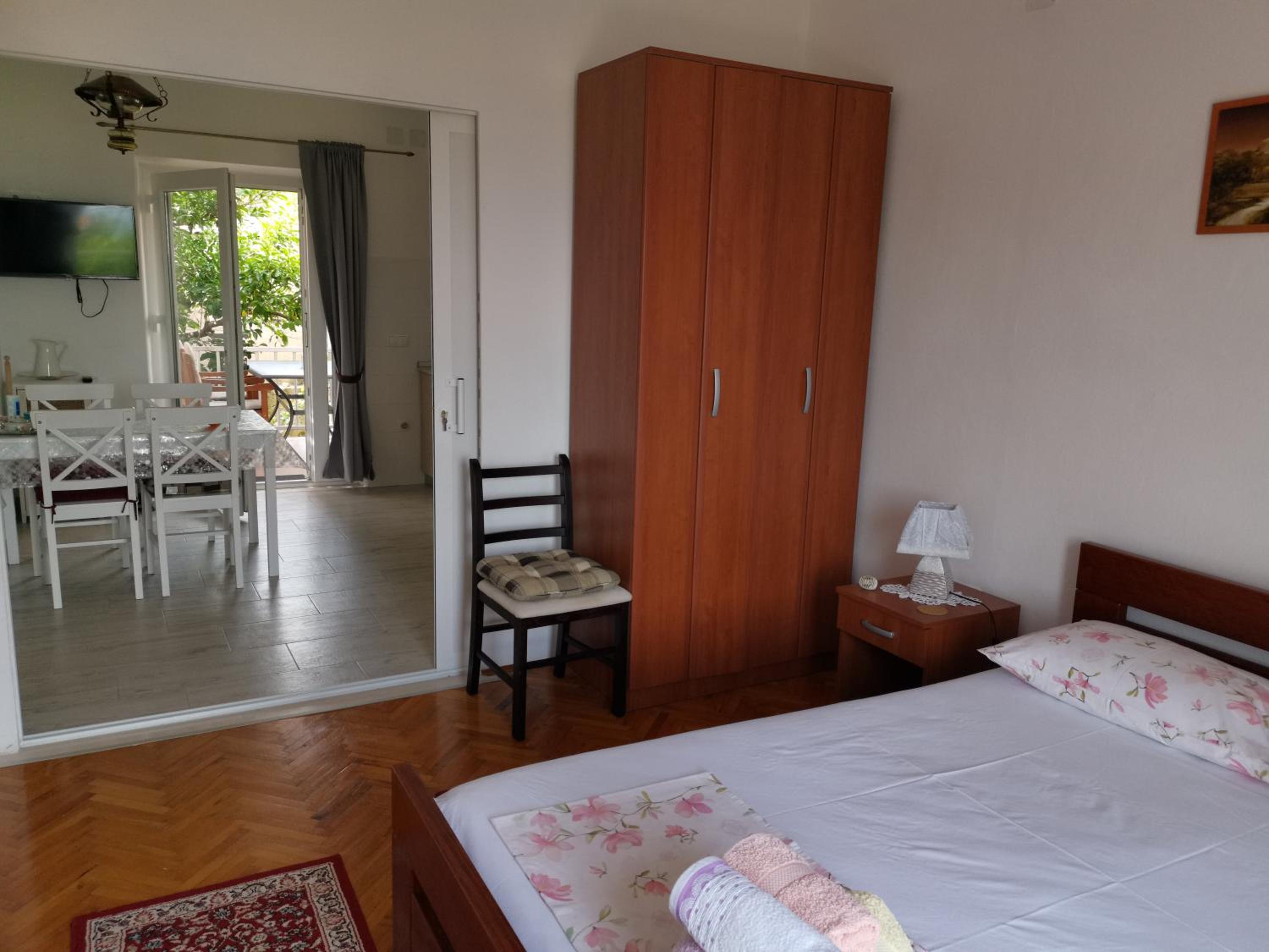 Apartment with Balcony and Sea View photo 2