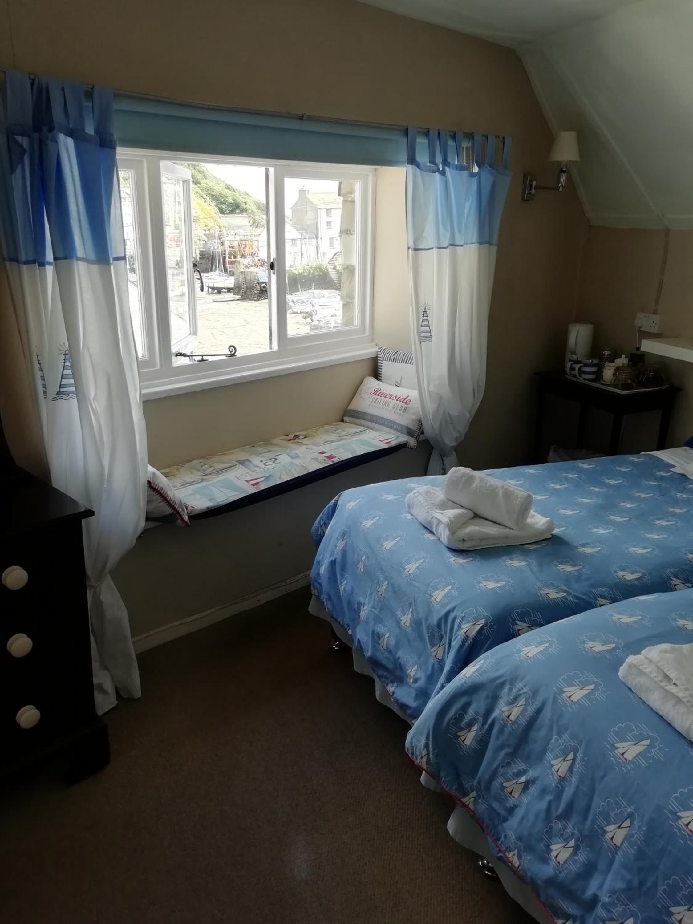 Standard Twin Room with Sea View
