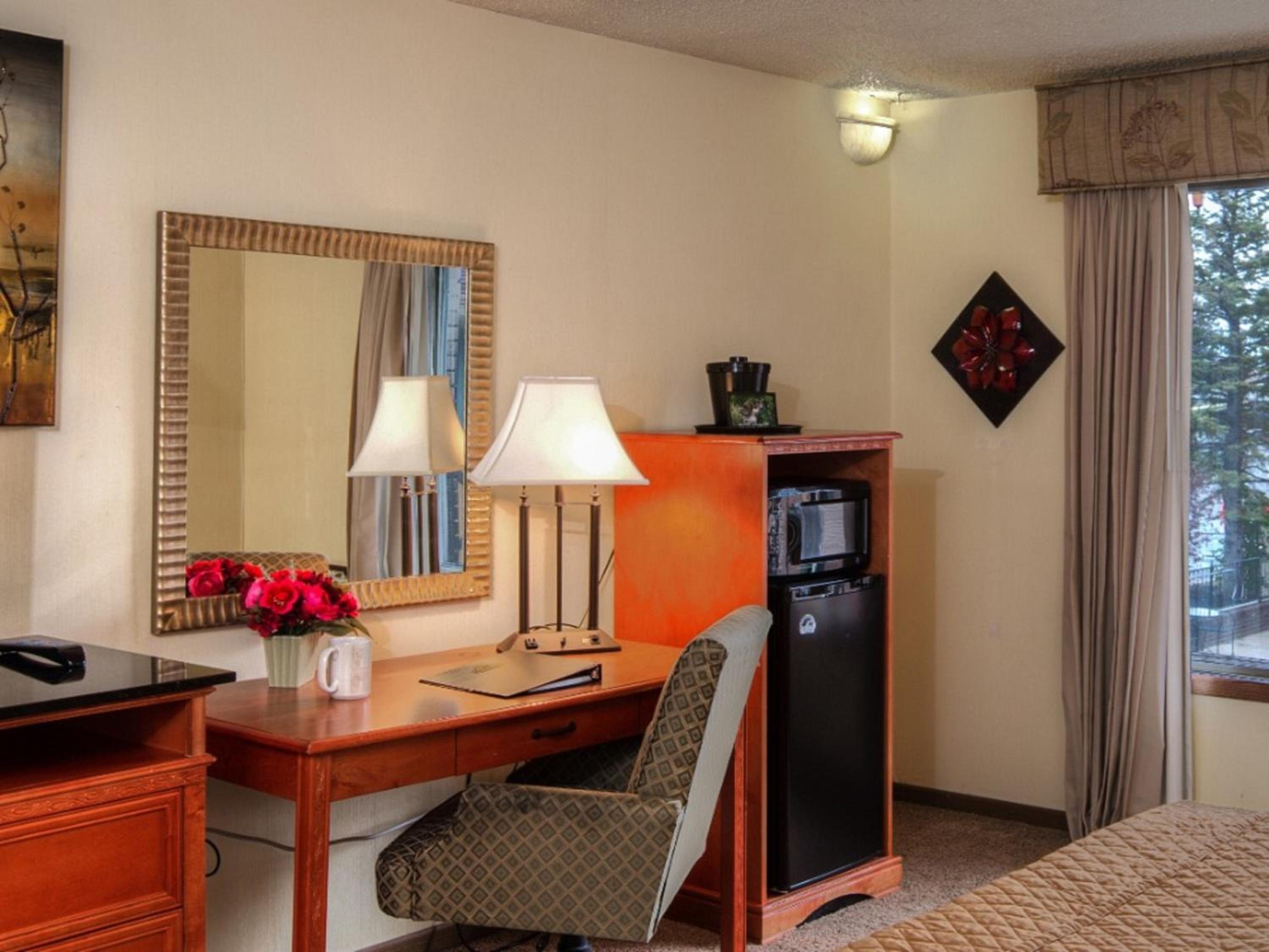 Queen Room with Two Queen Beds - Top Floor - Photo 5