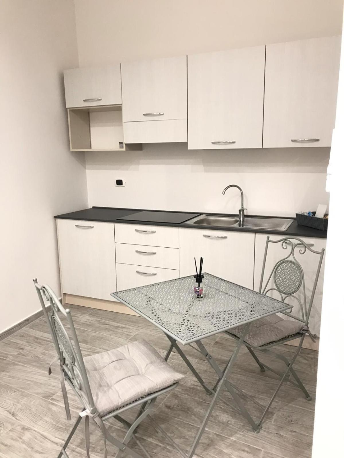 One-Bedroom Apartment - Photo 3