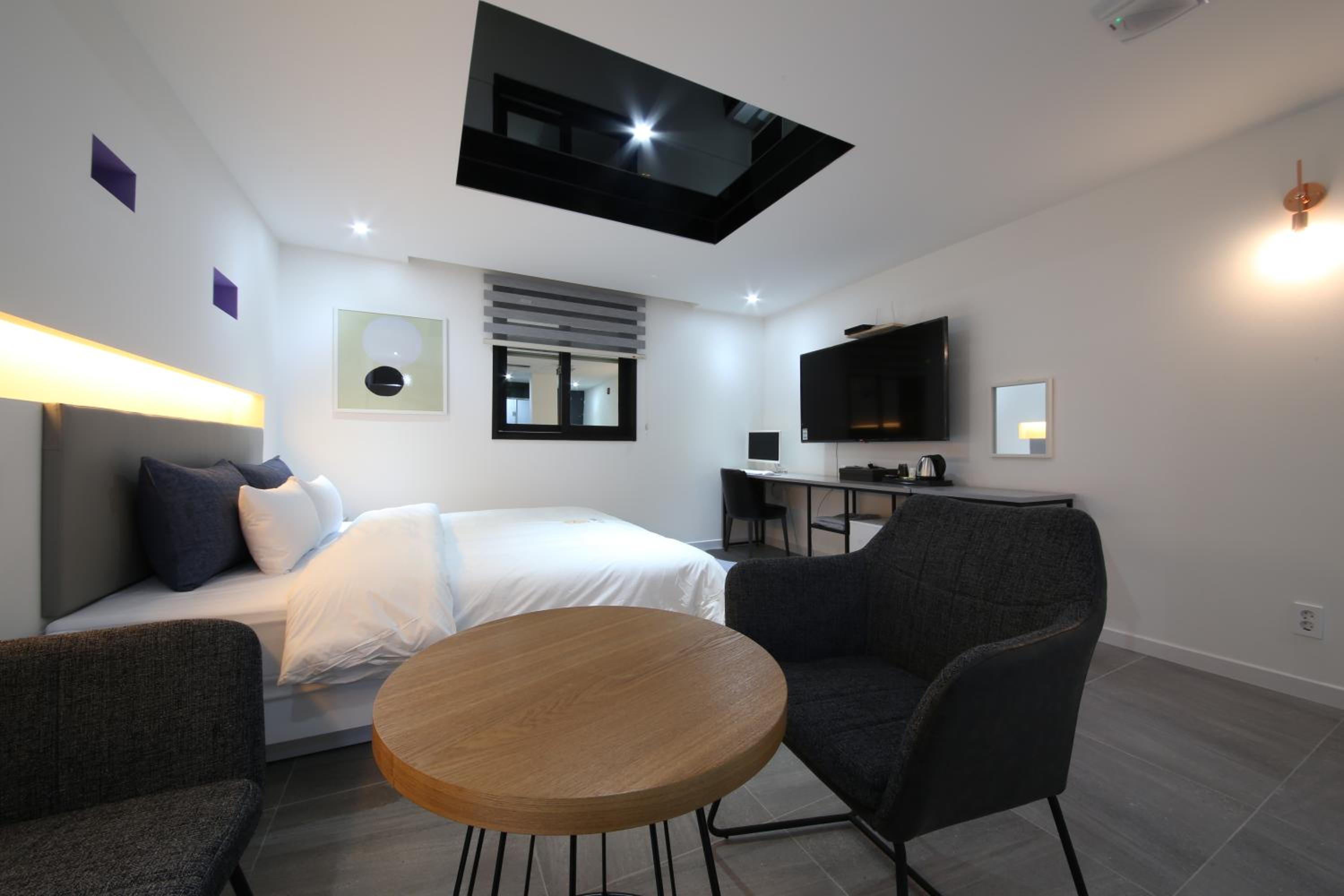 Suite - Photo 7
