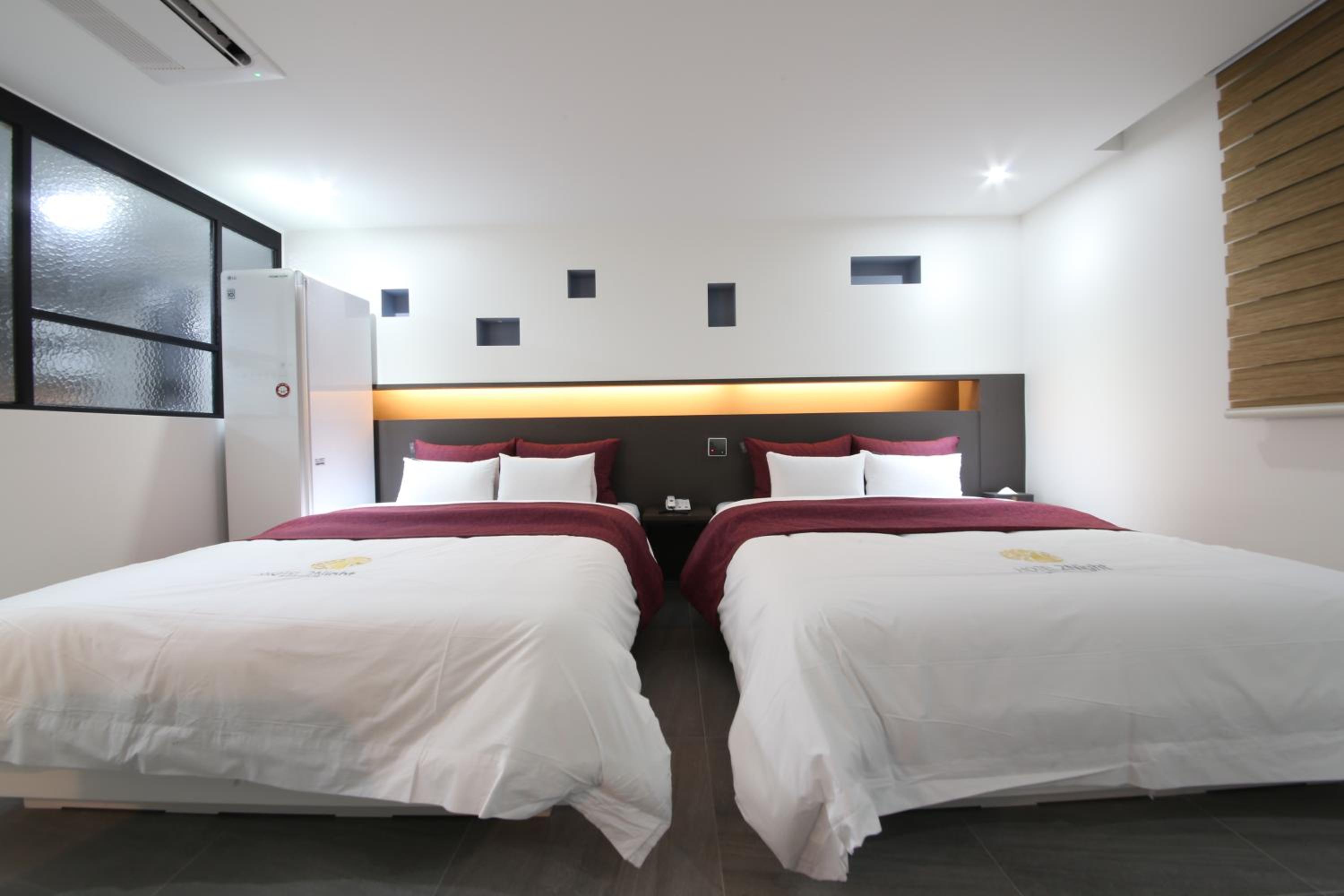 Deluxe Double Room with Two Double Beds - Photo 3