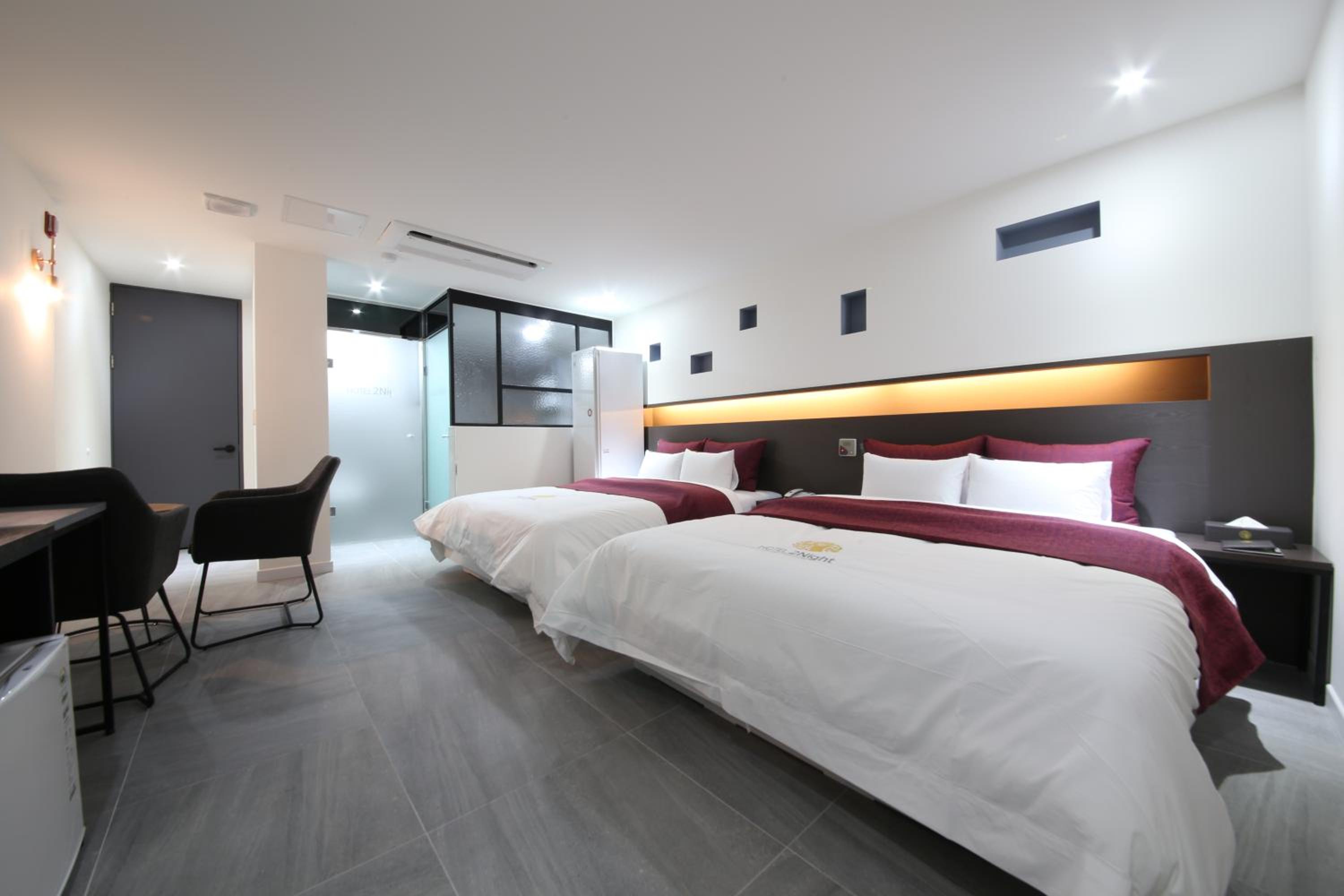 Deluxe Double Room with Two Double Beds - Photo 1