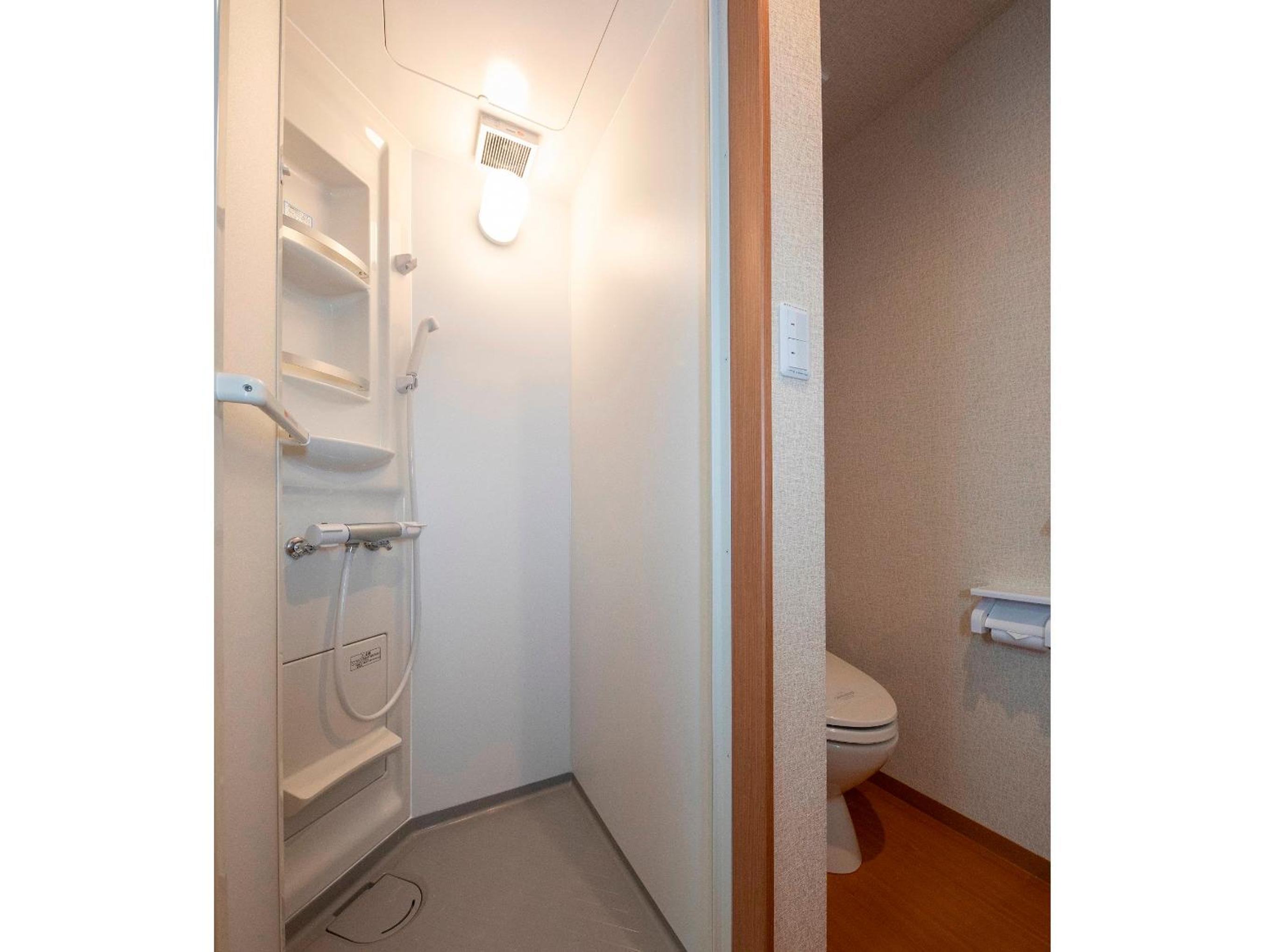 Twin Room with Shower - Non-Smoking - Photo 2
