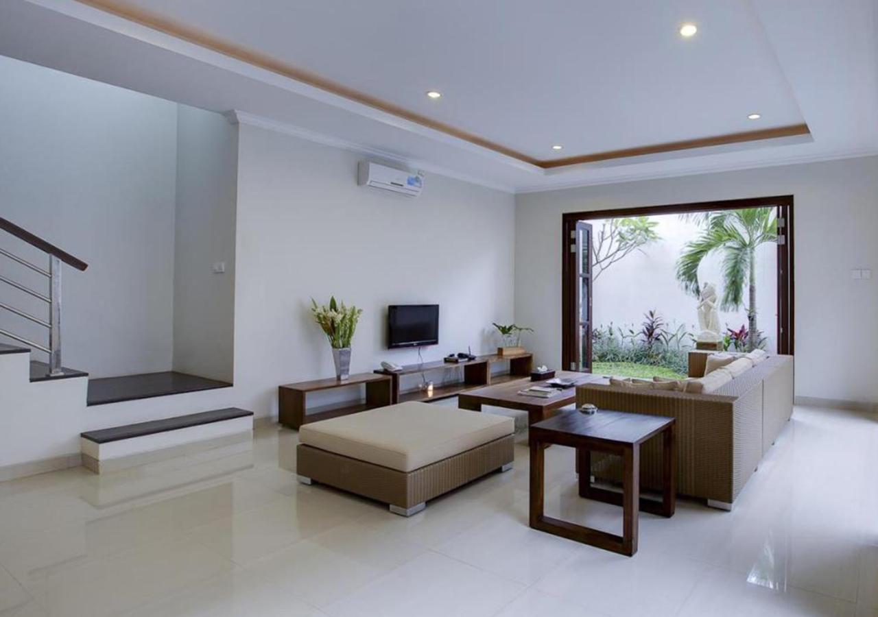 Three-Bedroom Villa with Private Pool - Photo 9
