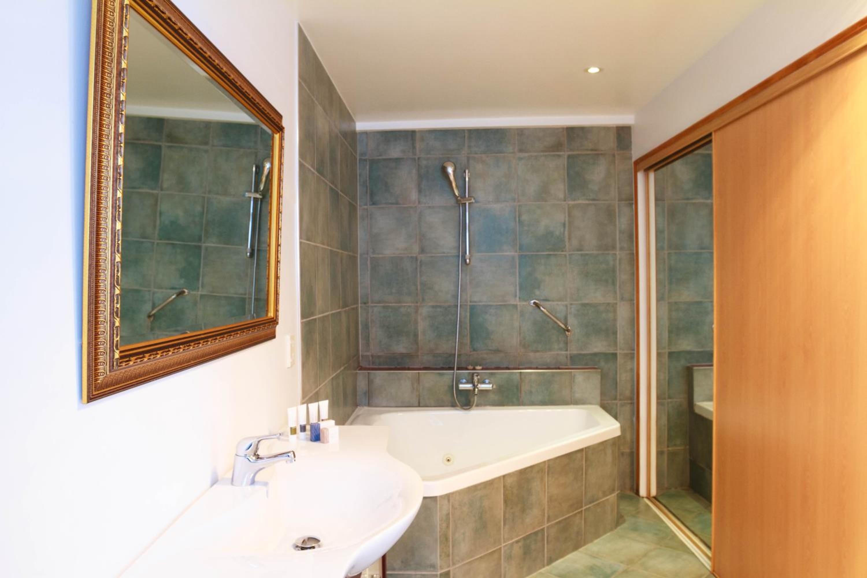 Apartment with Sea View - Photo 6