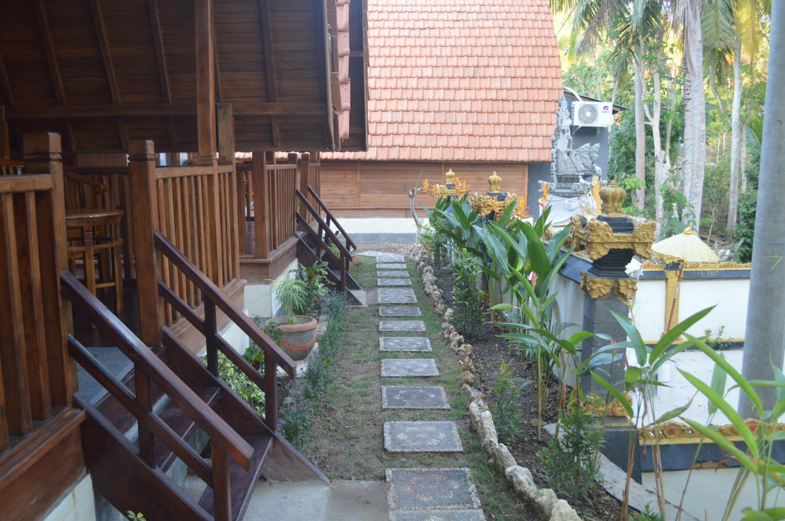 Deluxe Double Room (2 Adults + 1 Child) - Photo 9
