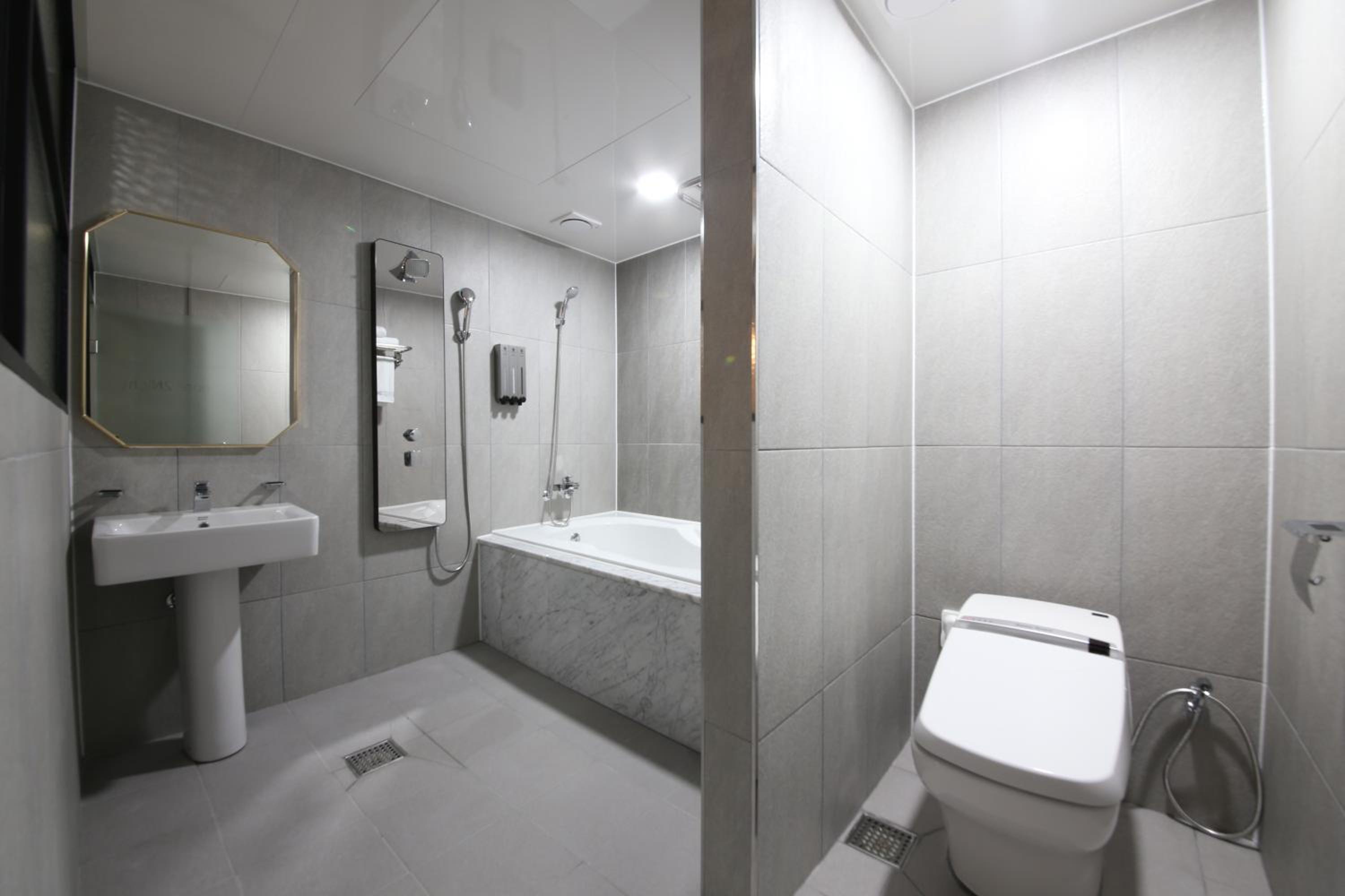 Deluxe Twin Room - Photo 5