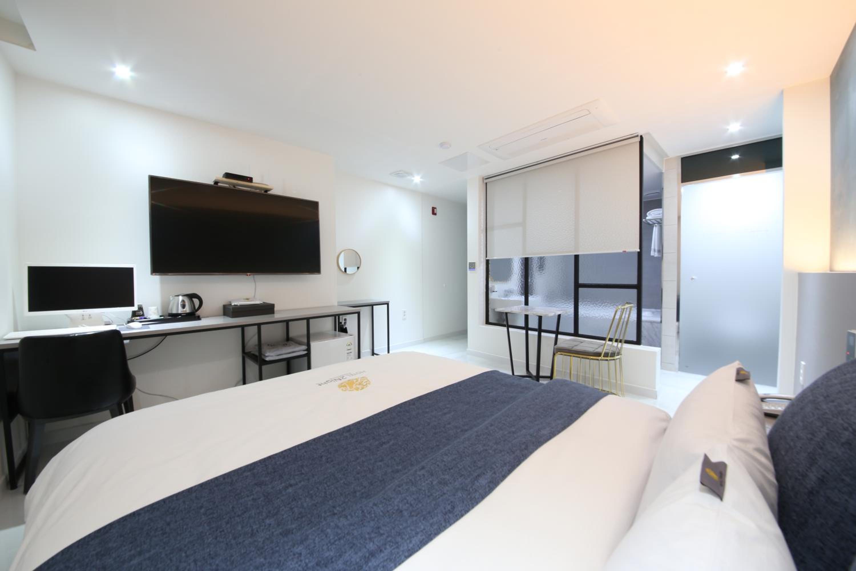 Deluxe Room - Photo 1