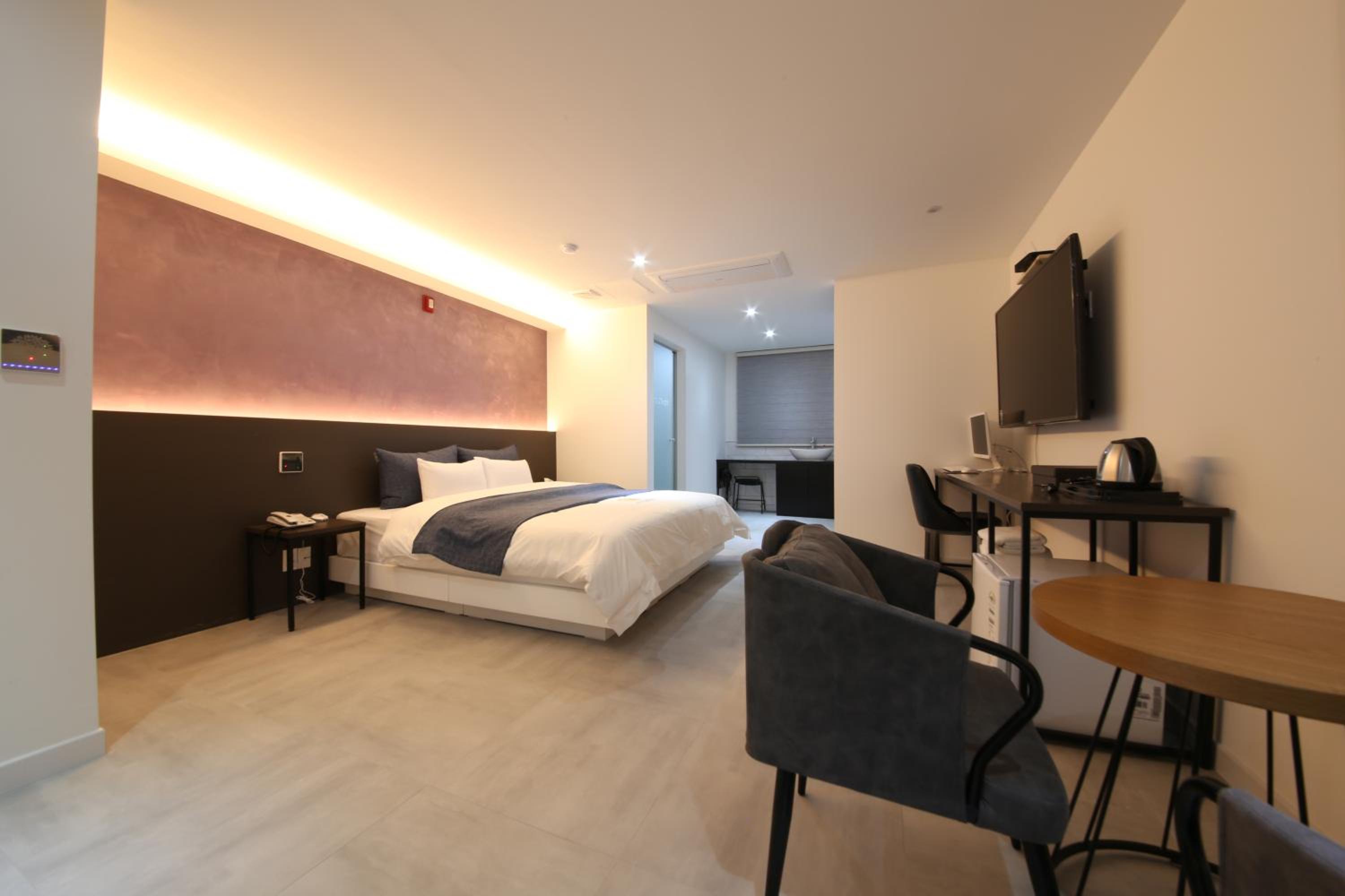 Standard Queen Room - Photo 1