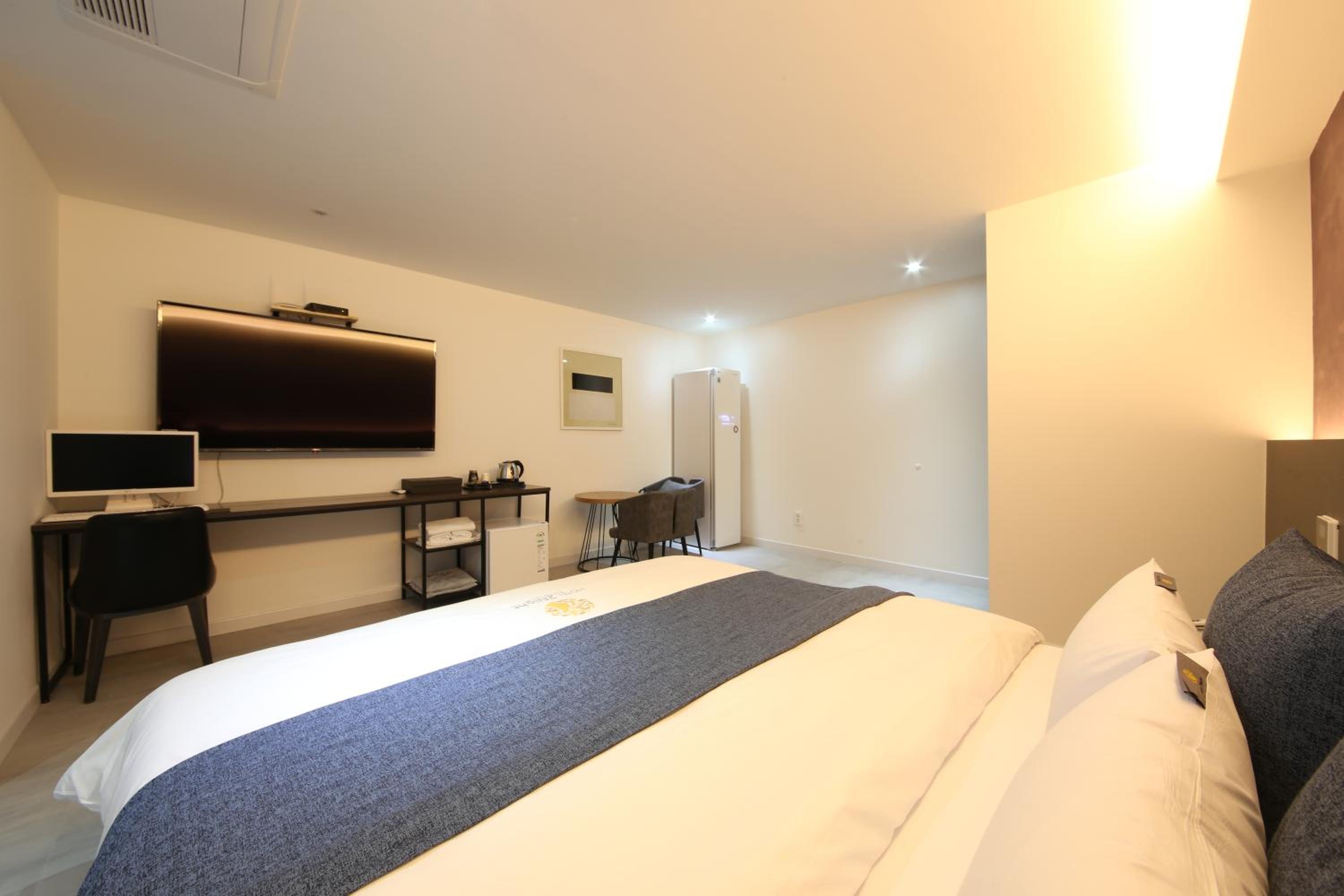 Standard Queen Room - Photo 5