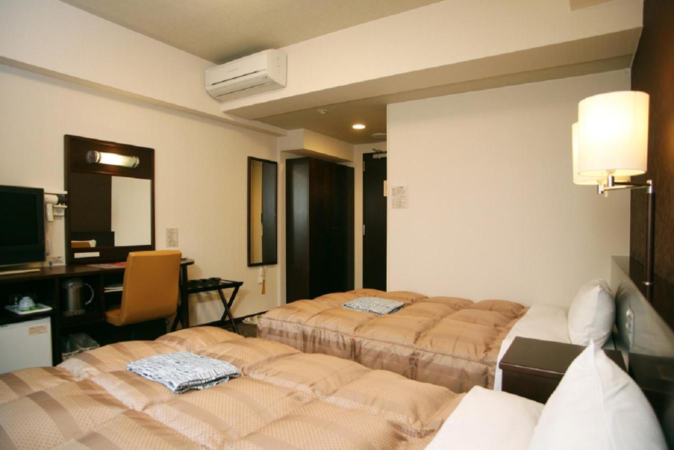 Twin Room - Non-Smoking - Photo 1