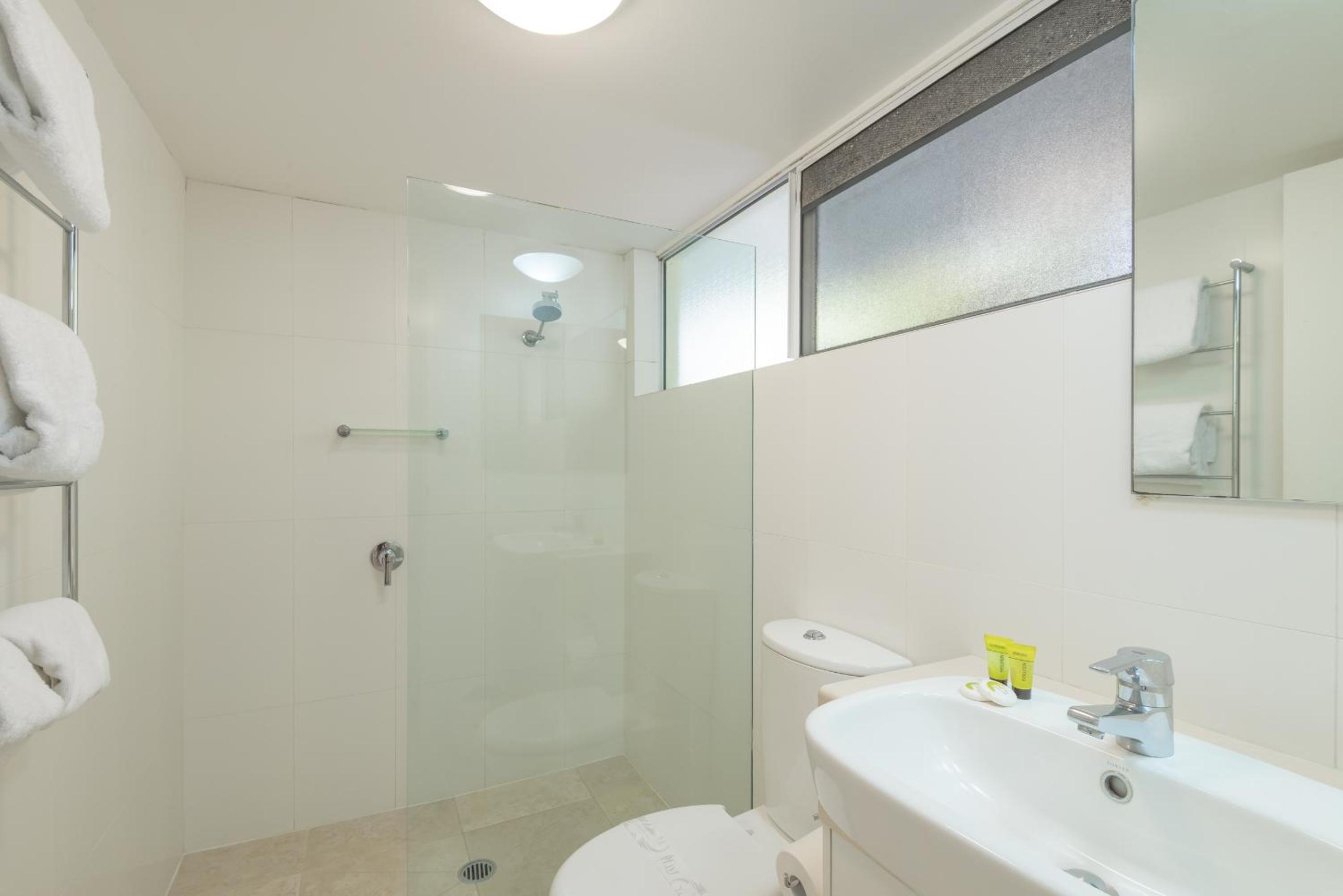 Superior Waterfront Apartment photo 2
