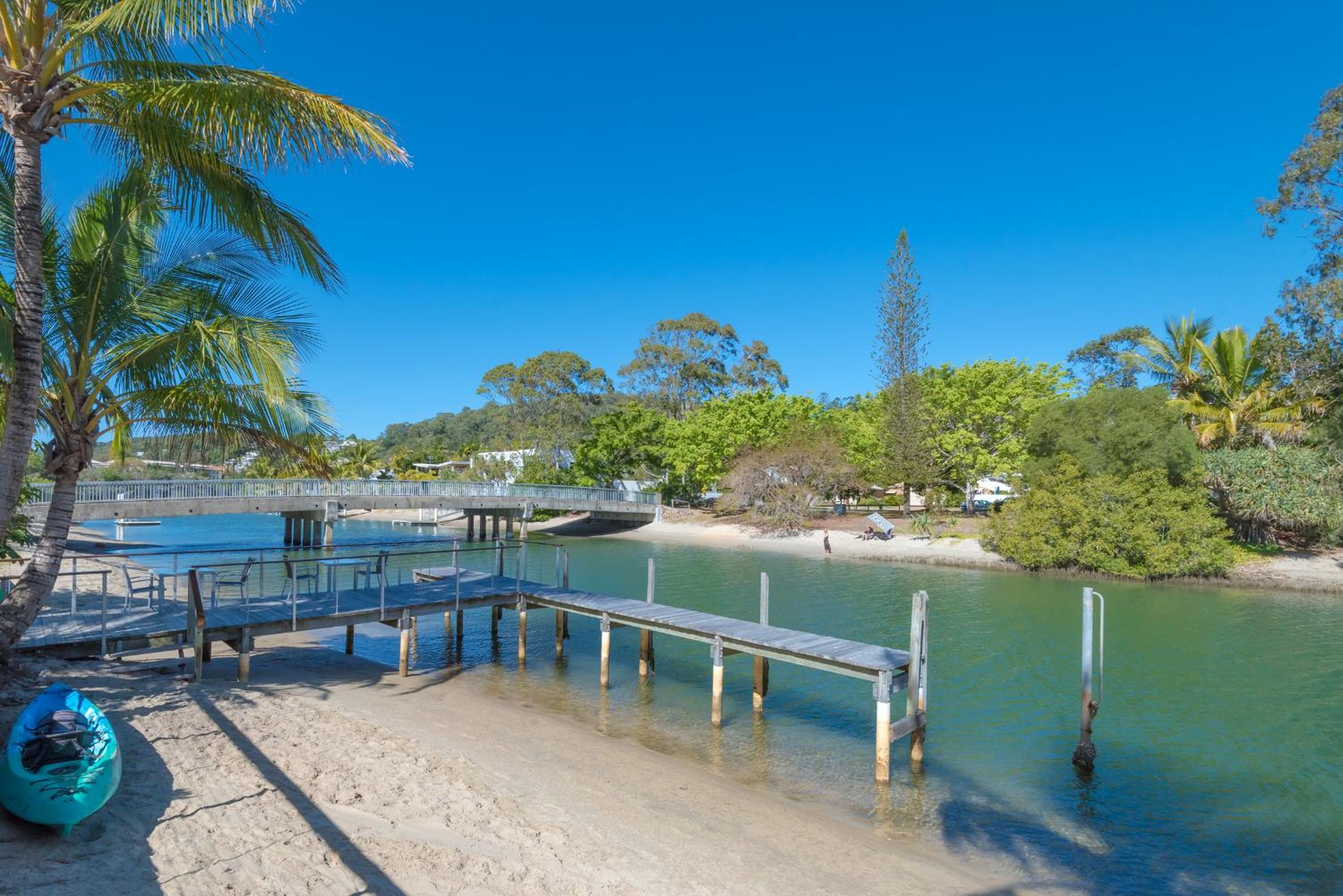 Superior Waterfront Apartment photo 3