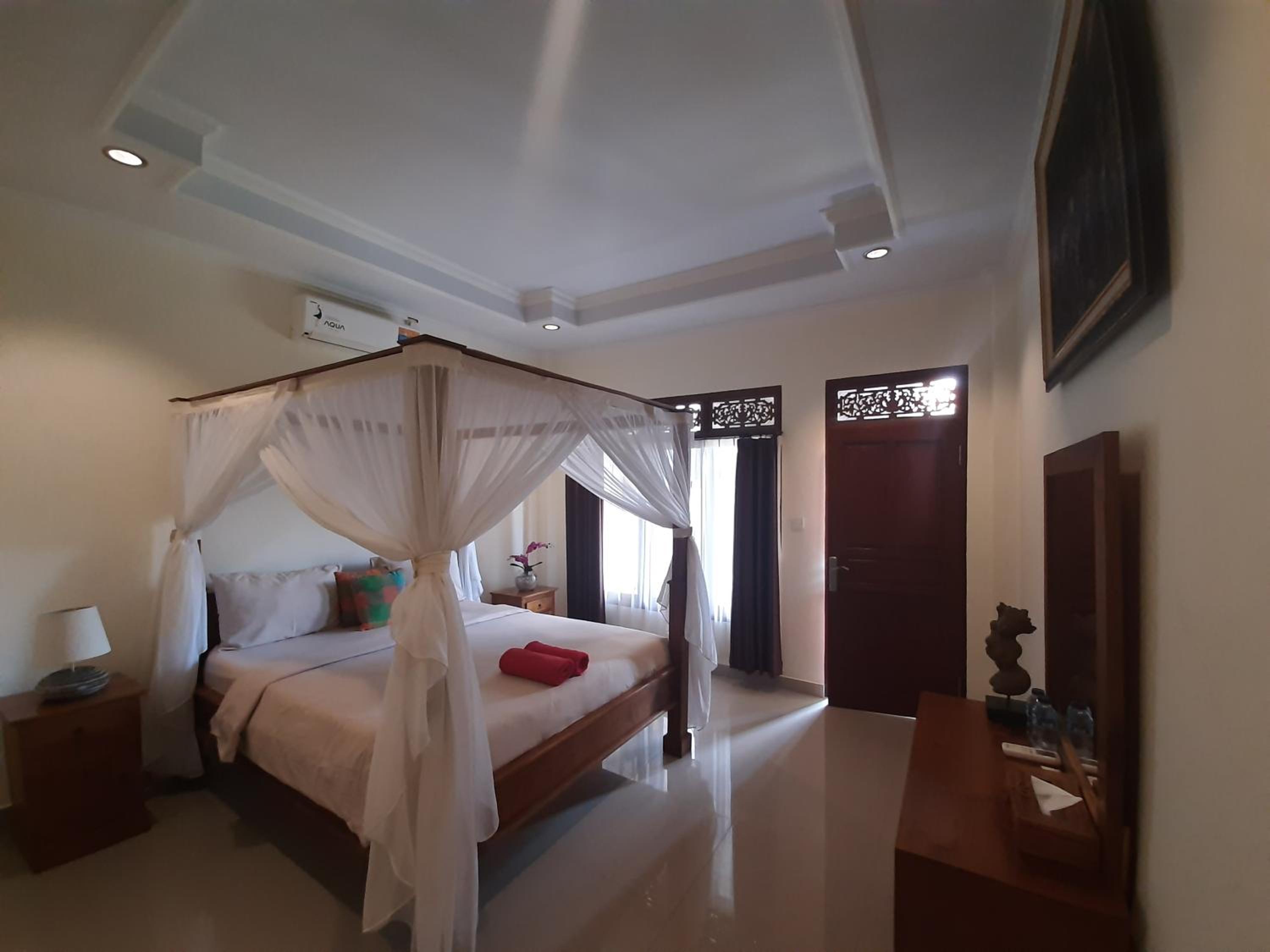 Double Room with Pool View - Photo 18