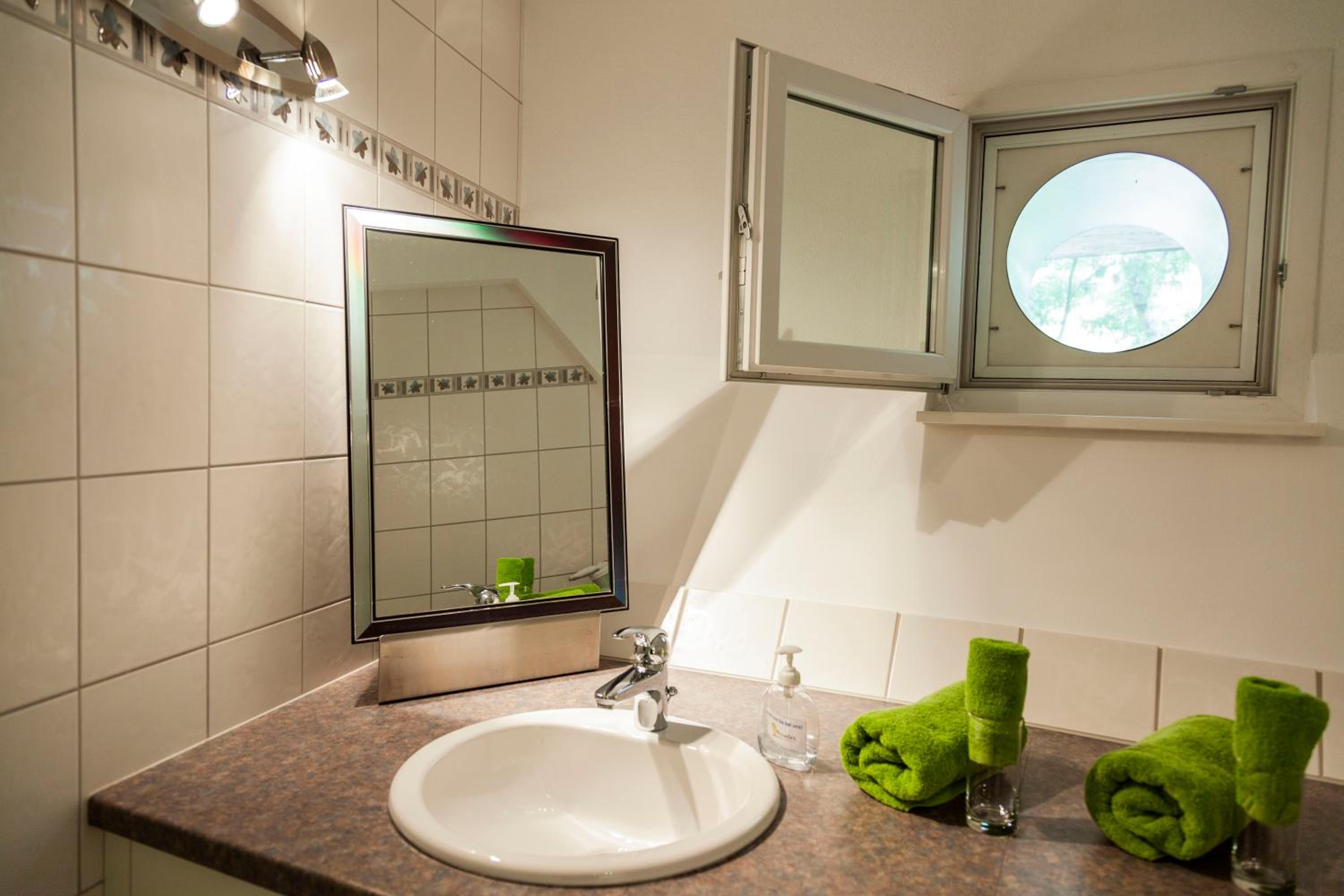 Family Room with Private Bathroom photo 3