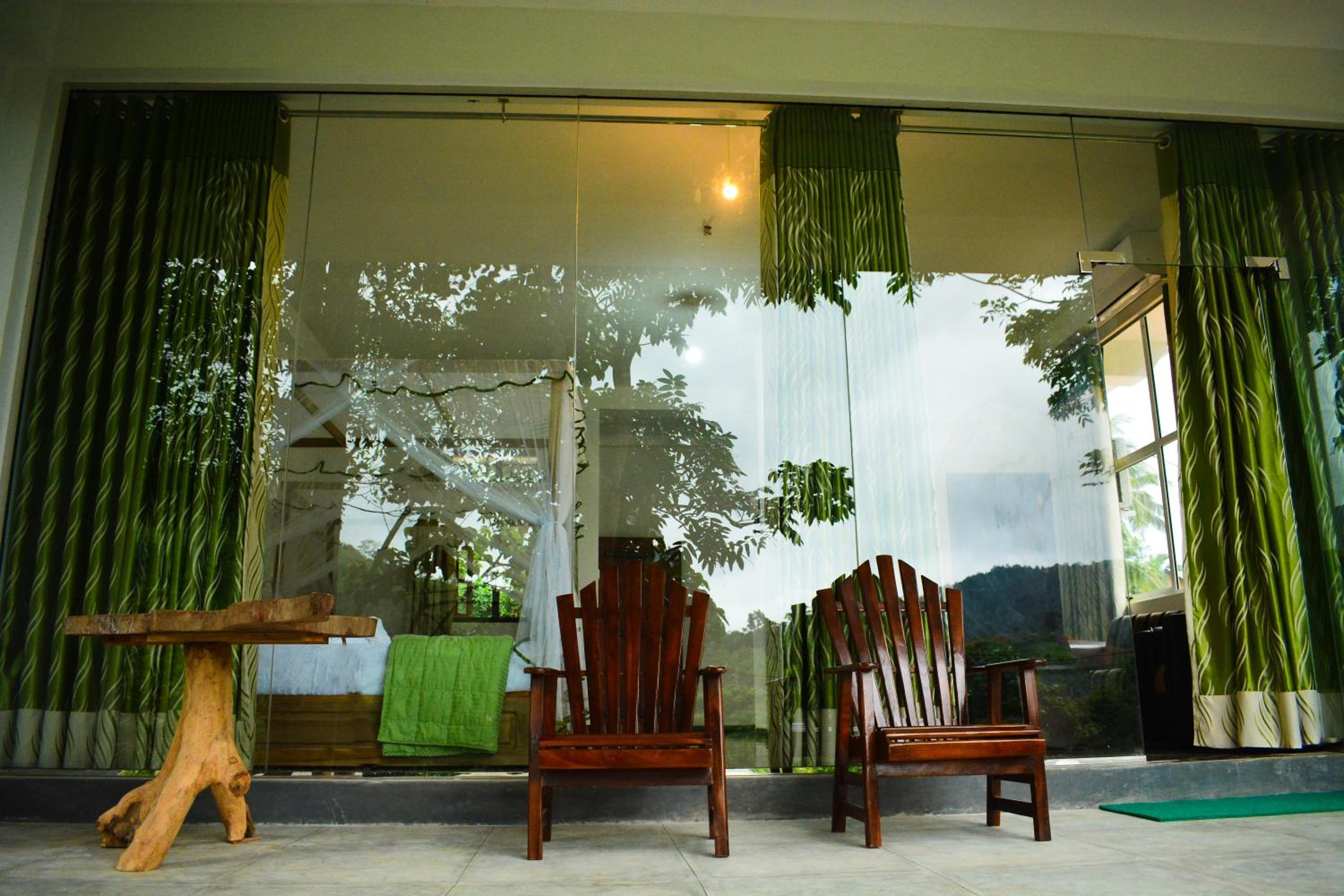 Deluxe Family Room photo 2