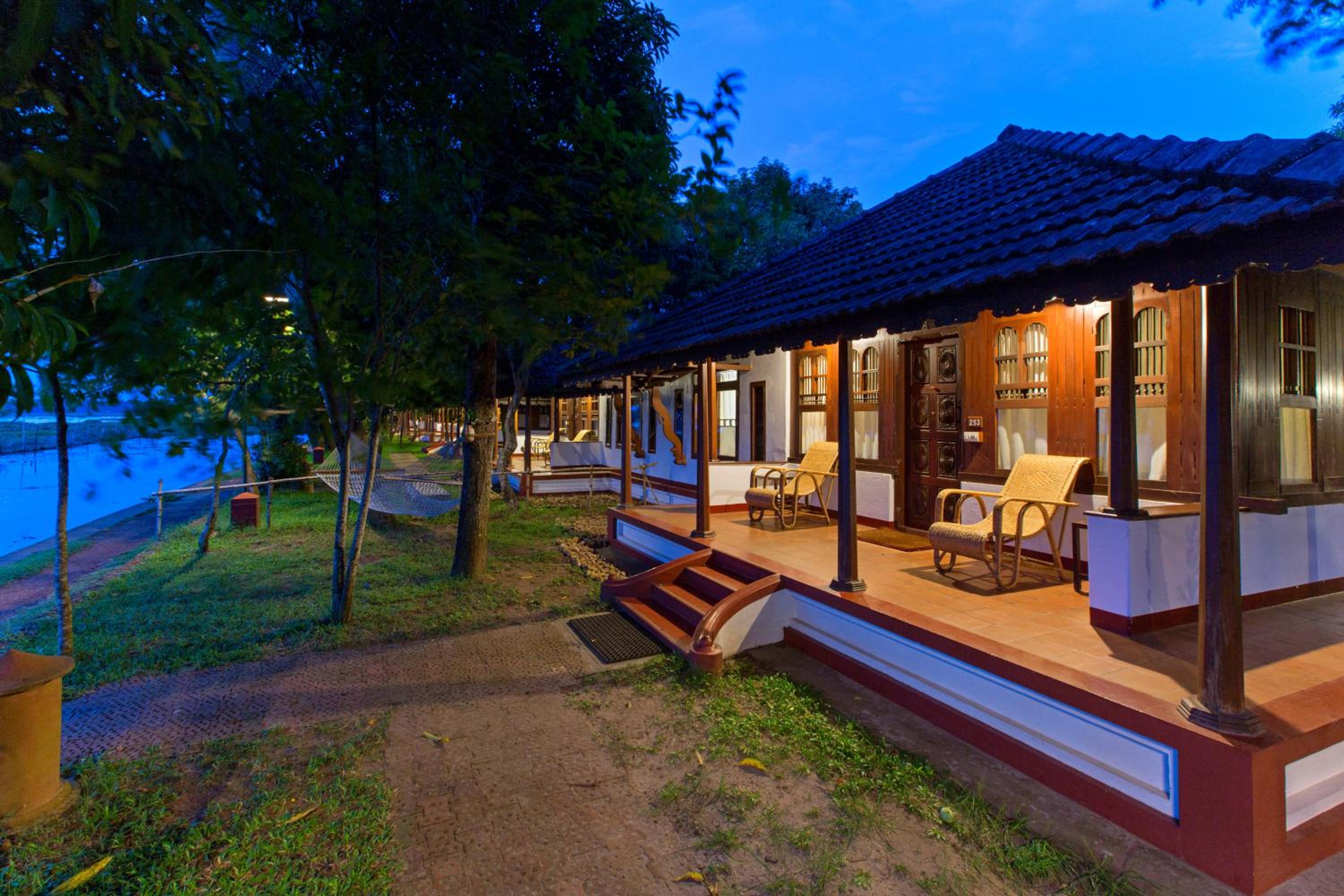 Lake Front Villa with Private Pool - Complimentary one-hour Sunset cruise (subject to weather conditions)