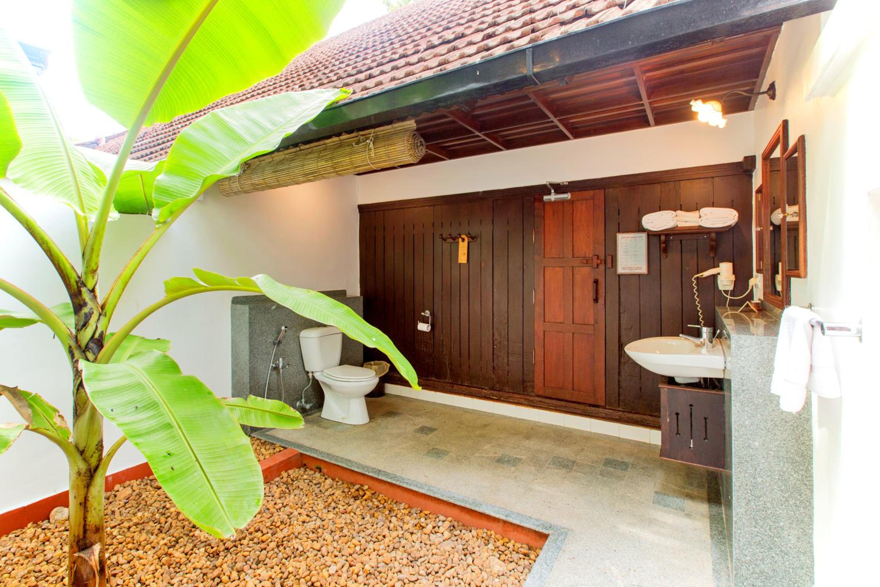 Heritage Bungalow - Complimentary one-hour Sunset cruise (subject to weather conditions)